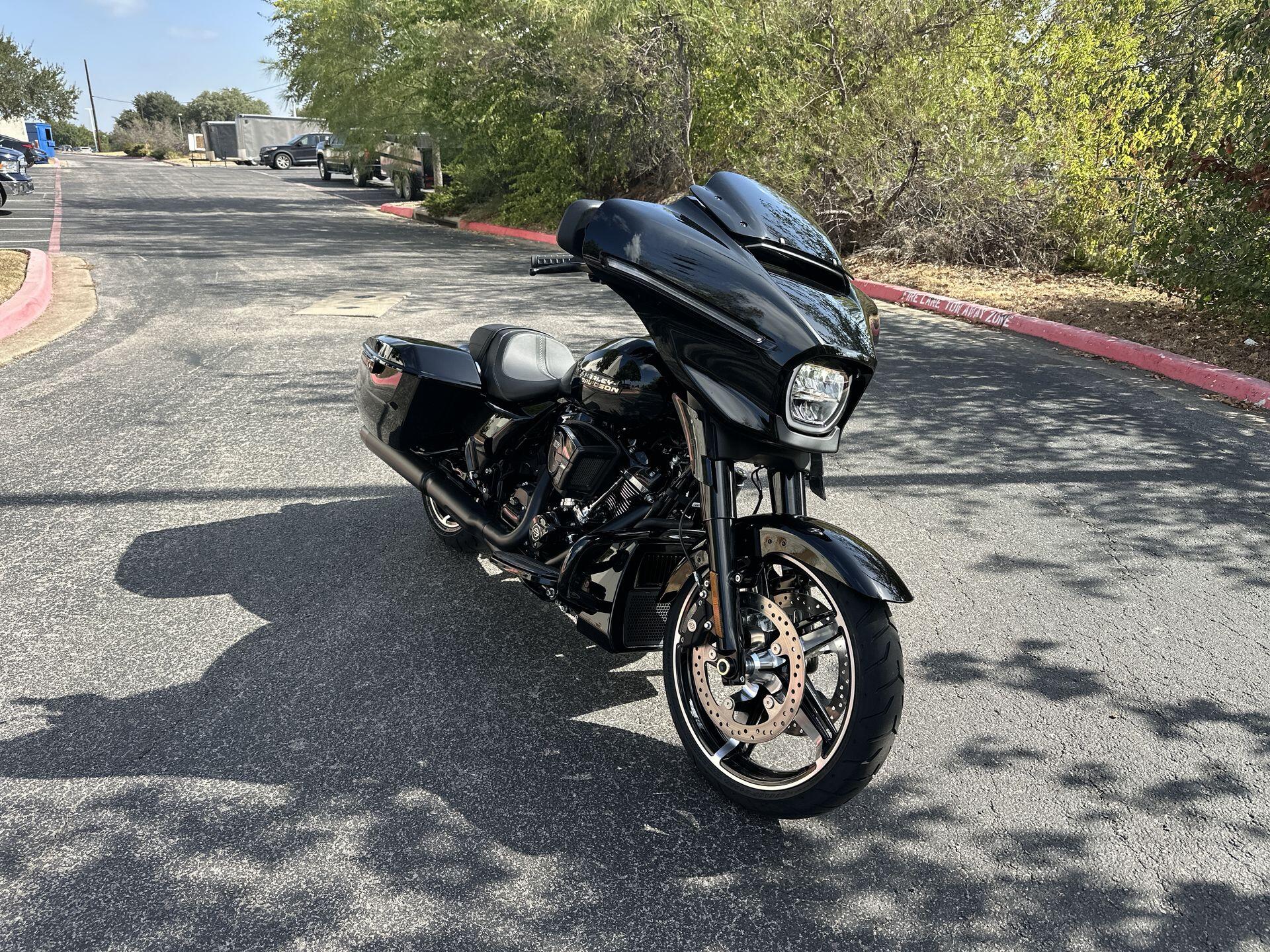 2026 Harley-Davidson® Street Glide® FLHX, photo 4