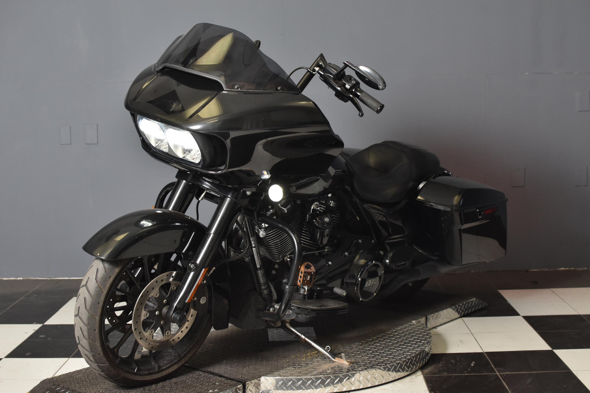 2019 Harley-Davidson® Road Glide® Special Vivid Black FLTRXS, photo 4