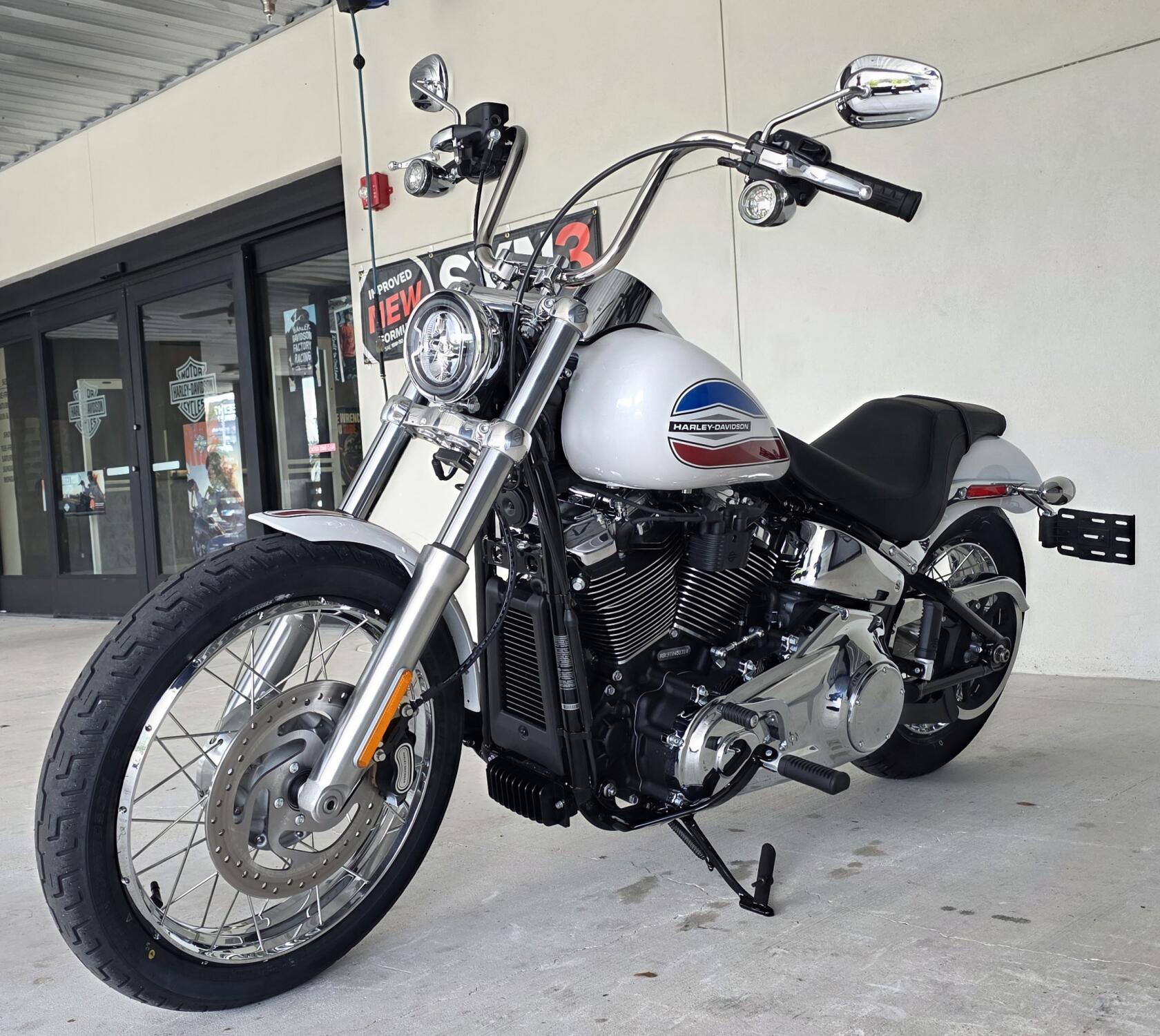 2026 Harley-Davidson® Super Glide® White Onyx Pearl, photo 10