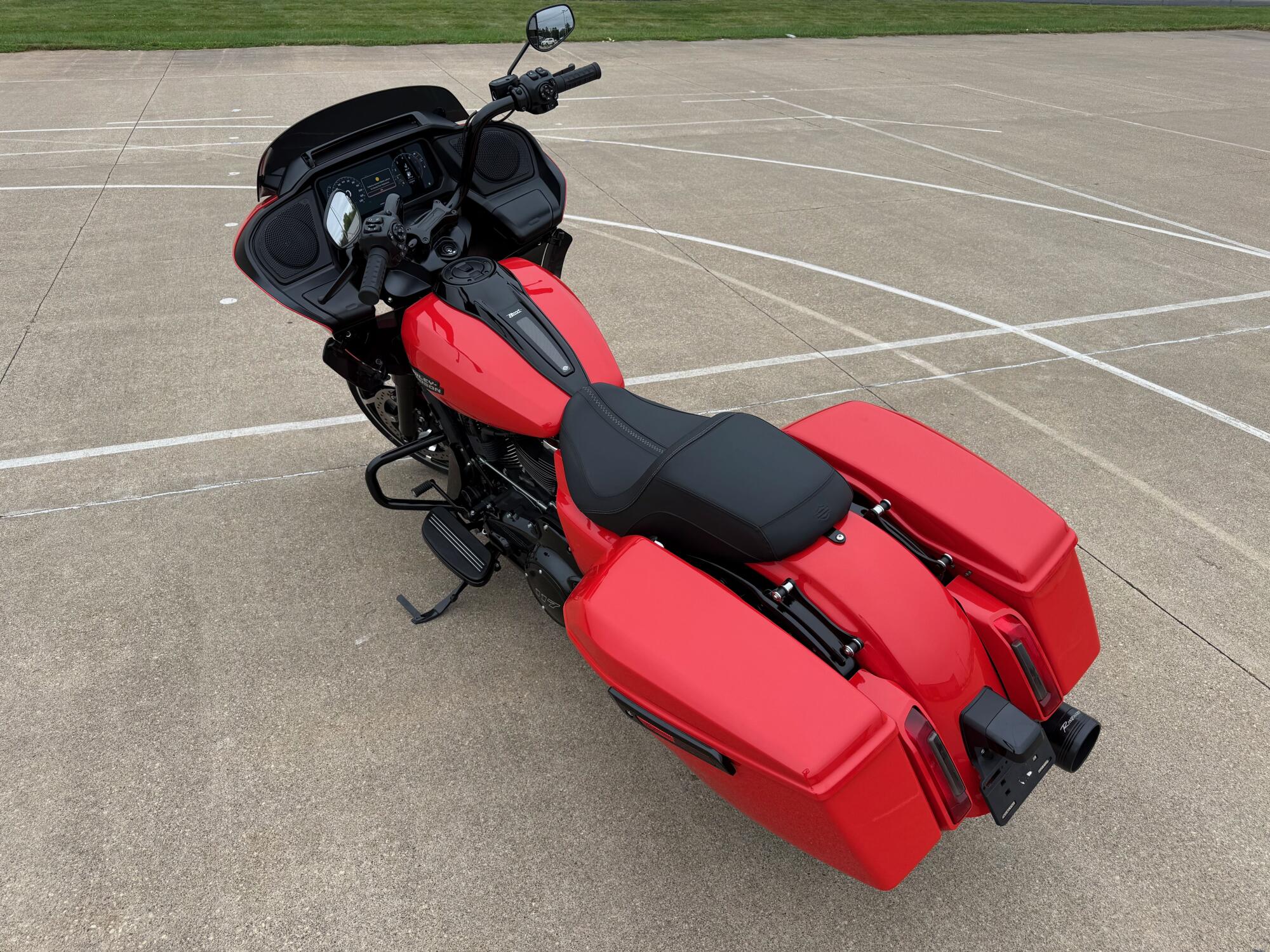 2026 Harley-Davidson® Road Glide® Blood Orange Black Trim, photo 7