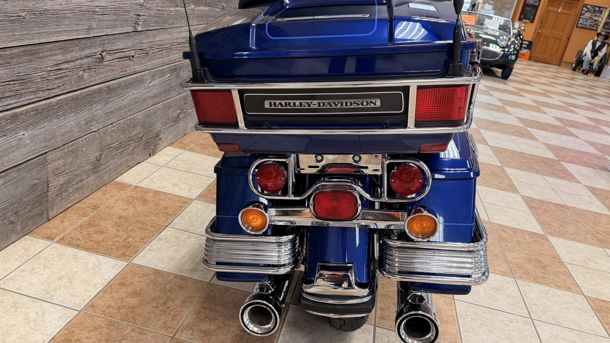 2007 Harley-Davidson® Electra Glide® Ultra Classic® Deep Cobalt, photo 10