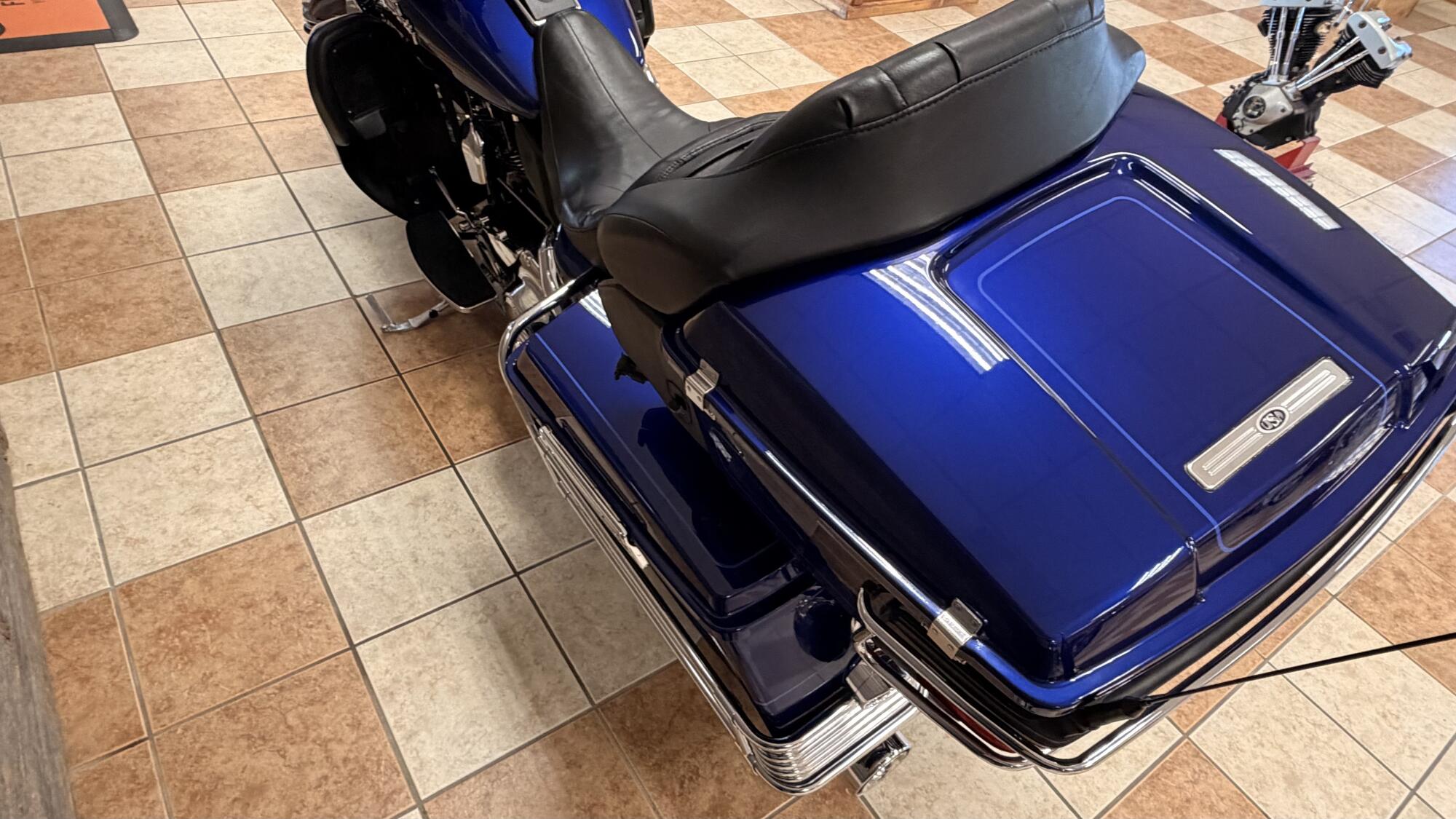 2007 Harley-Davidson® Electra Glide® Ultra Classic® Deep Cobalt, photo 13