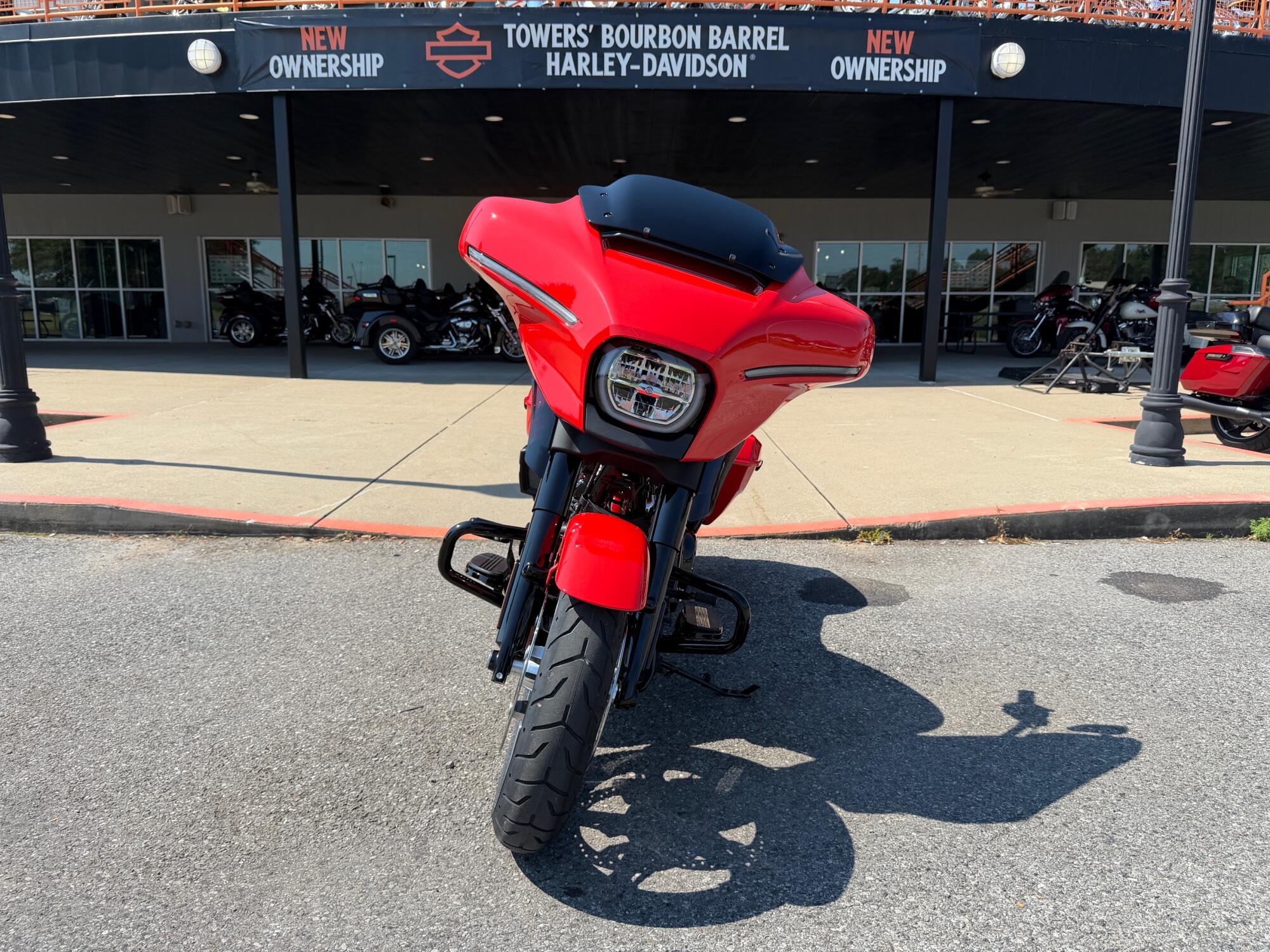 2026 Harley-Davidson® Street Glide® Blood Orange Black Trim, photo 5