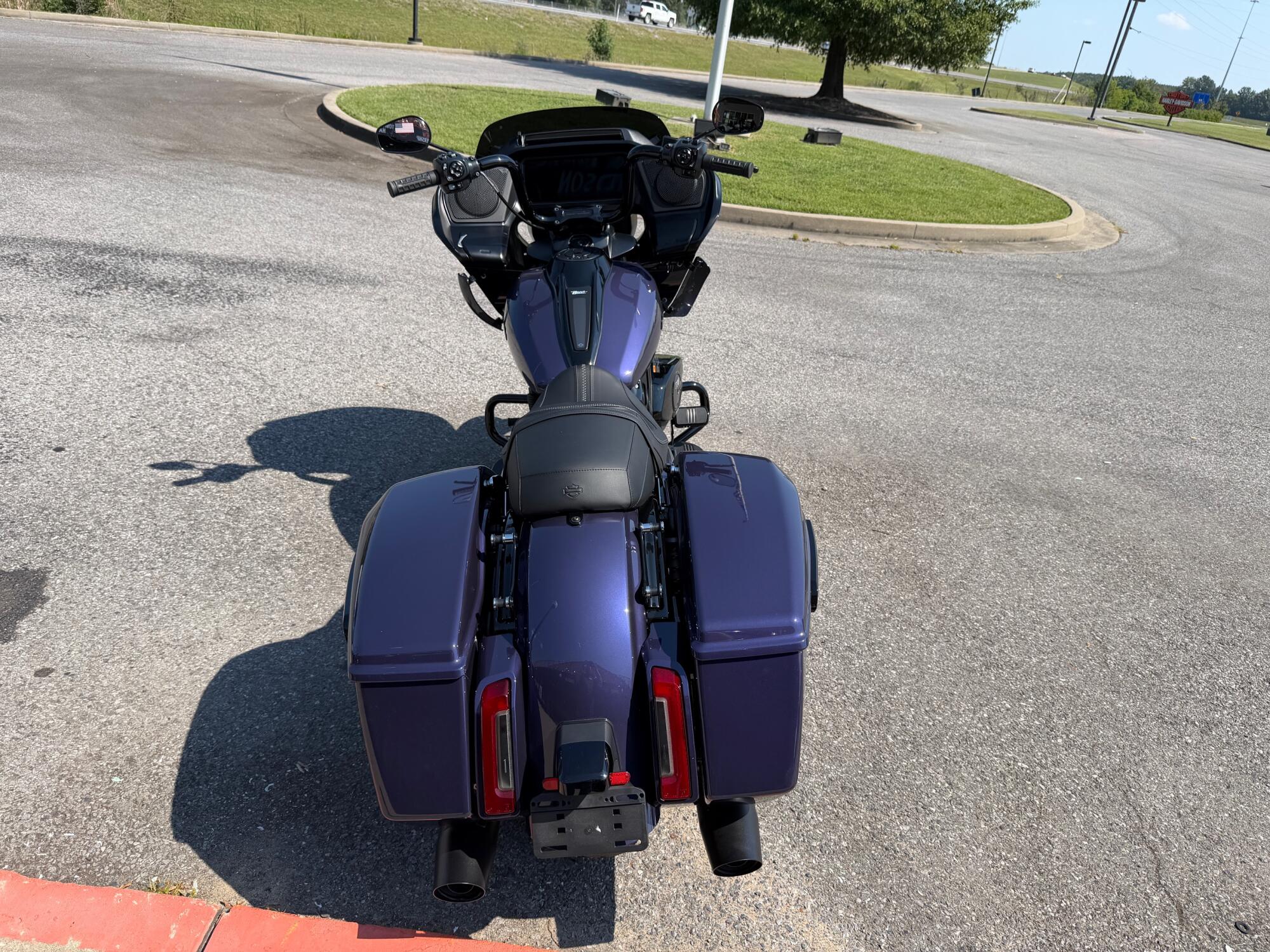 2026 Harley-Davidson® Road Glide™ Purple Abyss Black Trim, photo 9