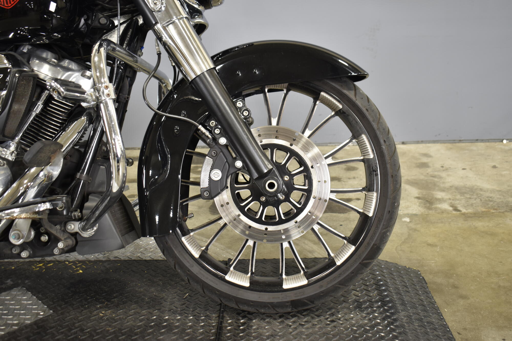 2020 Harley-Davidson® Electra Glide® Standard Vivid Black, photo 12