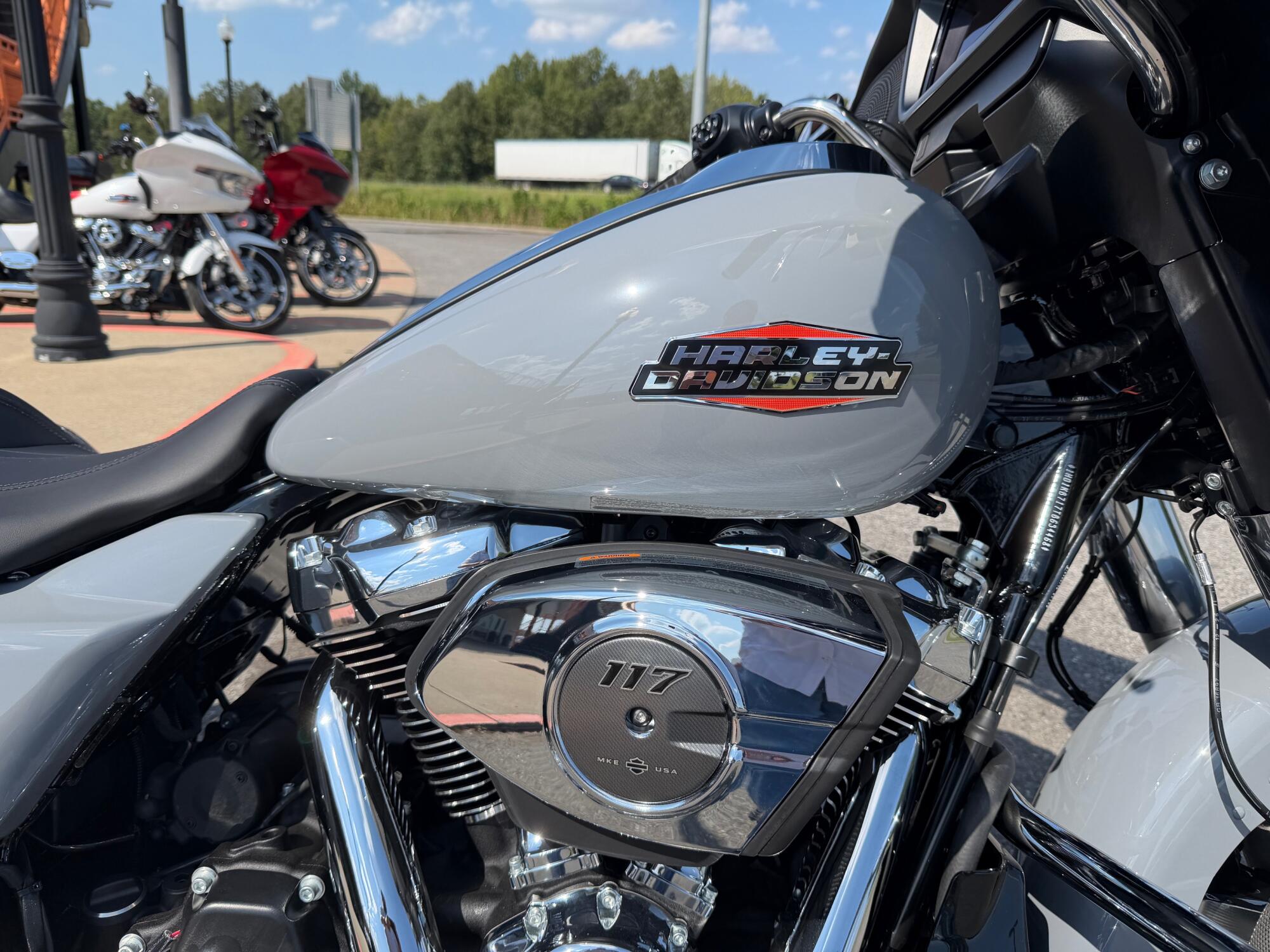 2026 Harley-Davidson® Street Glide® Solo Dark Billiard Gray, photo 4