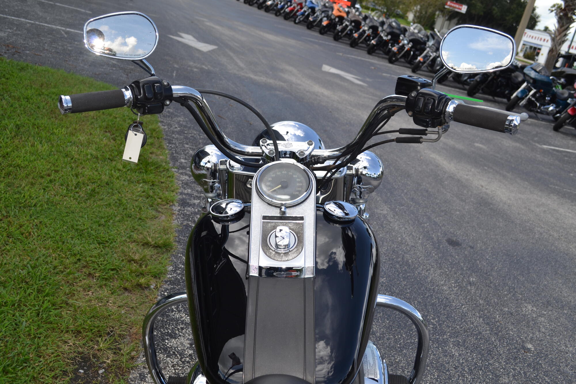 2004 Harley-Davidson® Heritage Softail® Classic - FLSTCI, photo 9