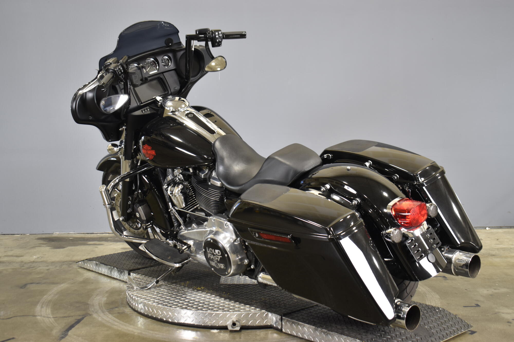 2020 Harley-Davidson® Electra Glide® Standard Vivid Black, photo 6