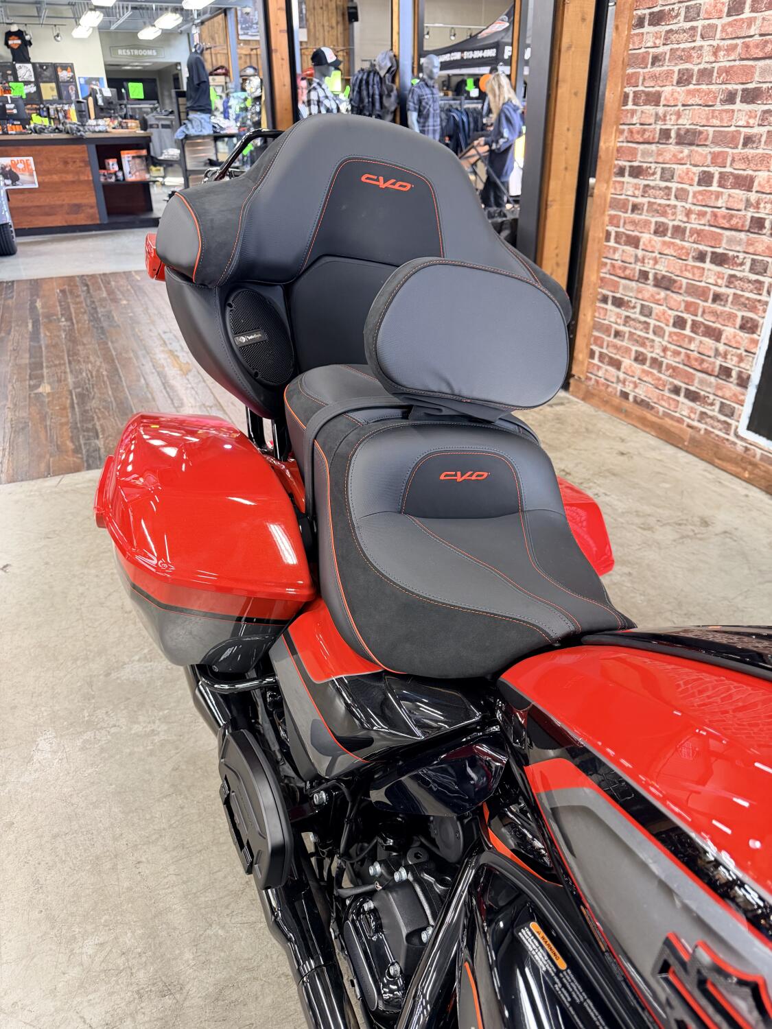 2026 Harley-Davidson® CVO Street Glide Limited FLHXLSE, photo 8