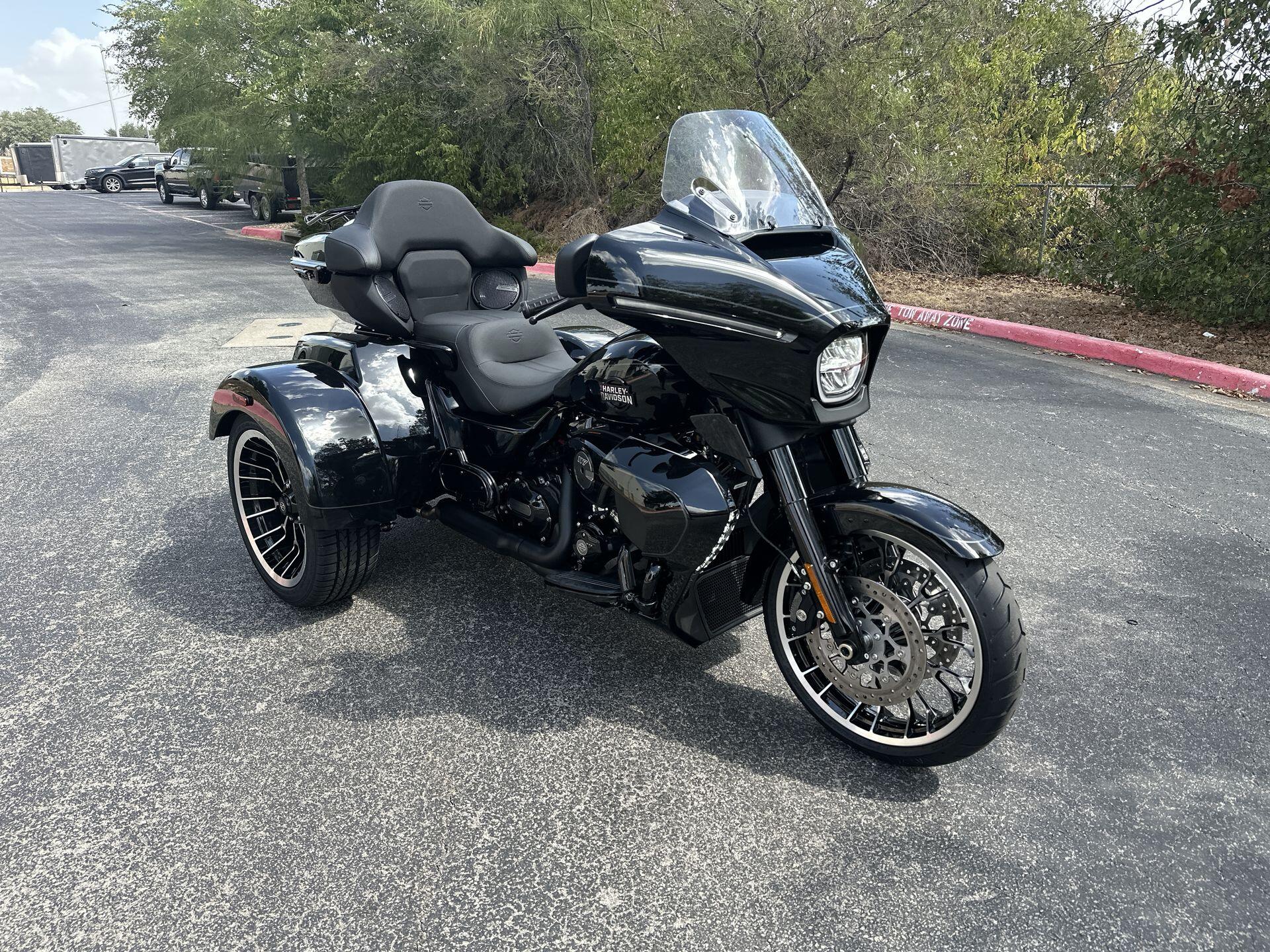 2026 Harley-Davidson® Street Glide 3 Limited FLHLT, photo 3