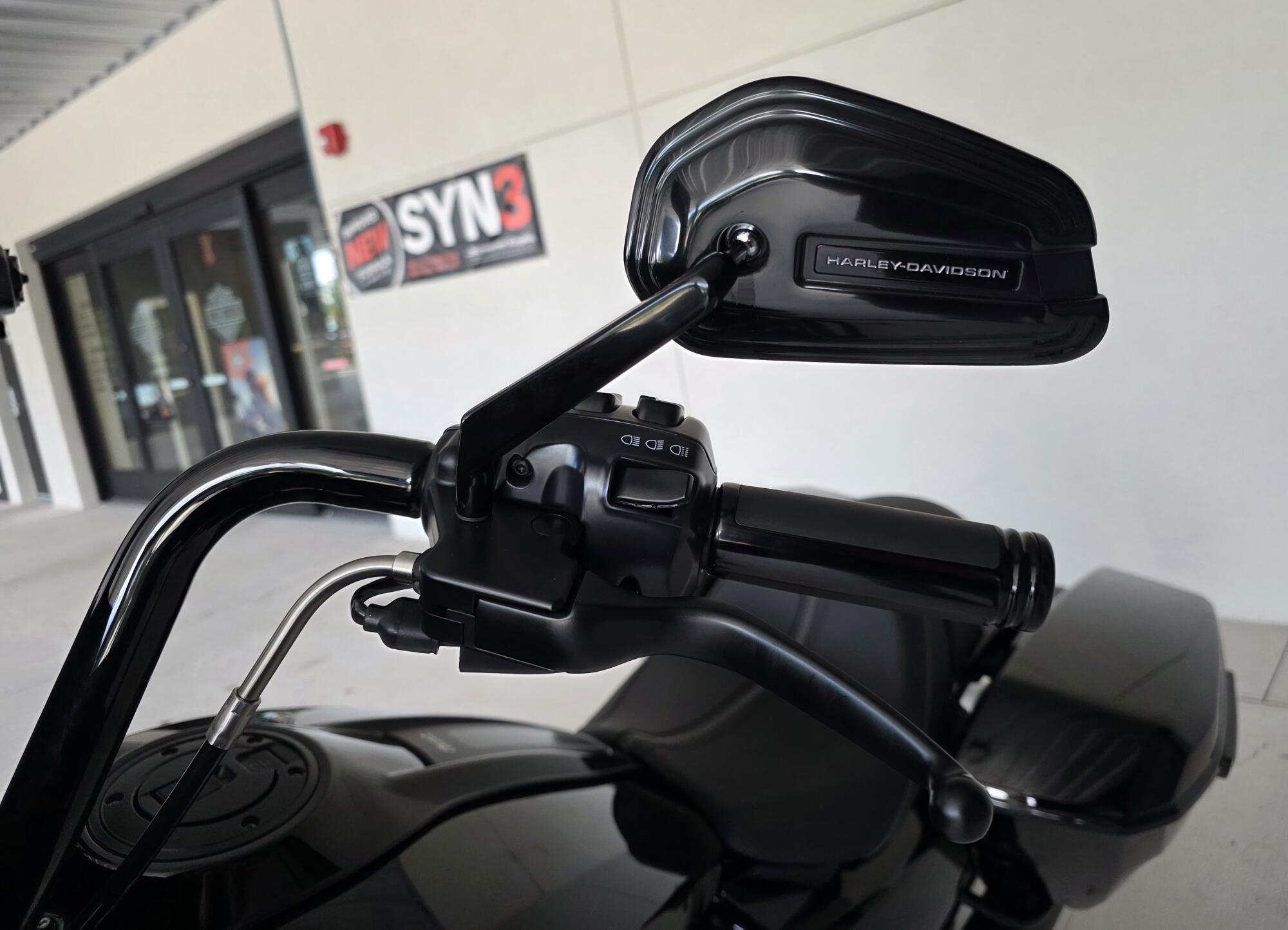 2026 Harley-Davidson® Road Glide® Vivid Black Black Trim, photo 12