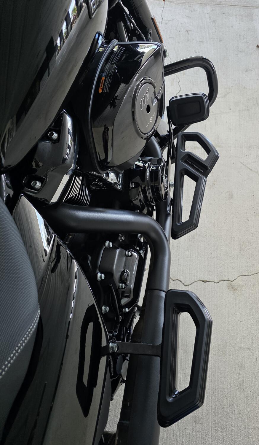2026 Harley-Davidson® Road Glide® Vivid Black Black Trim, photo 16
