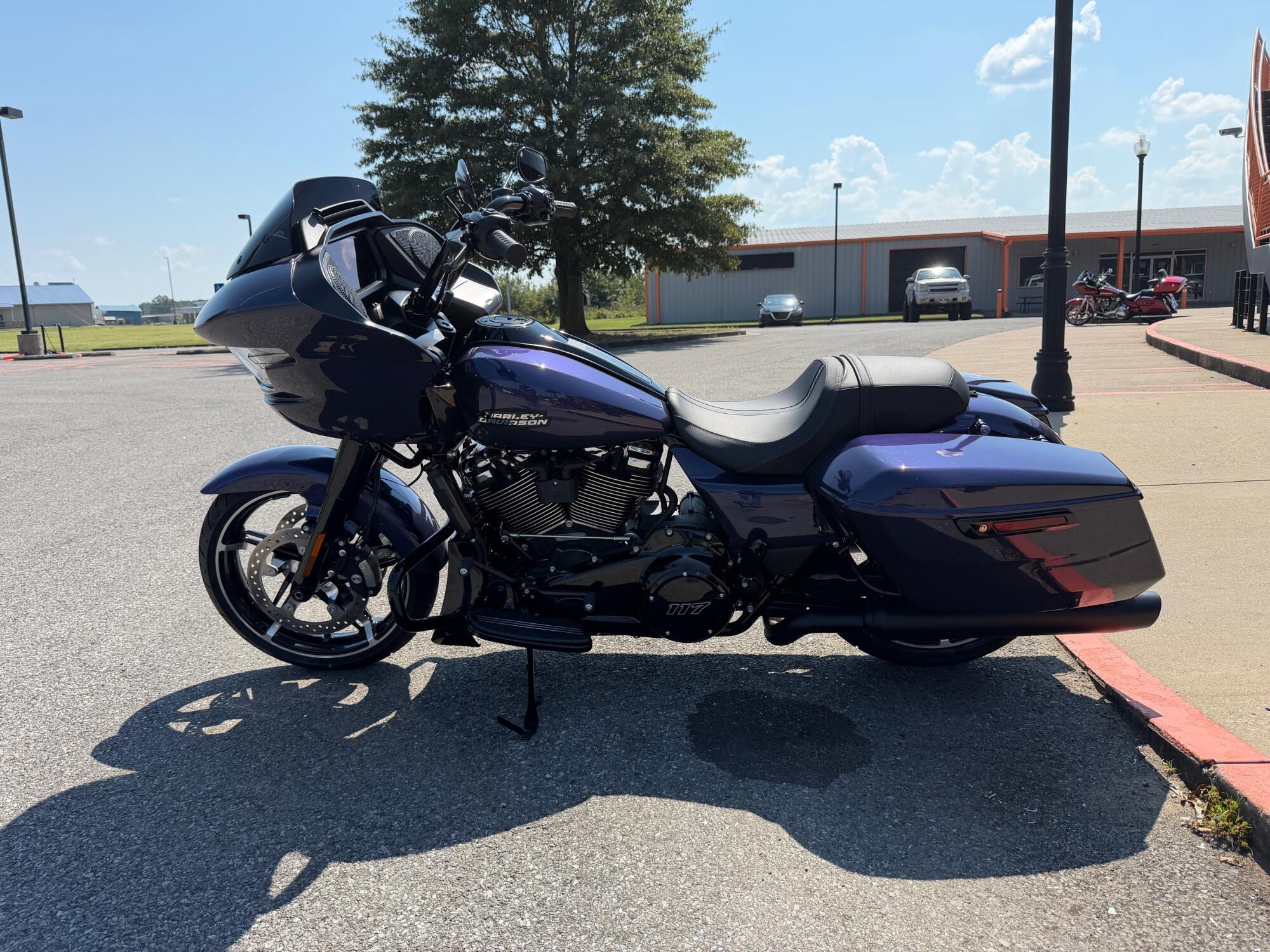 2026 Harley-Davidson® Road Glide™ Purple Abyss Black Trim, photo 7