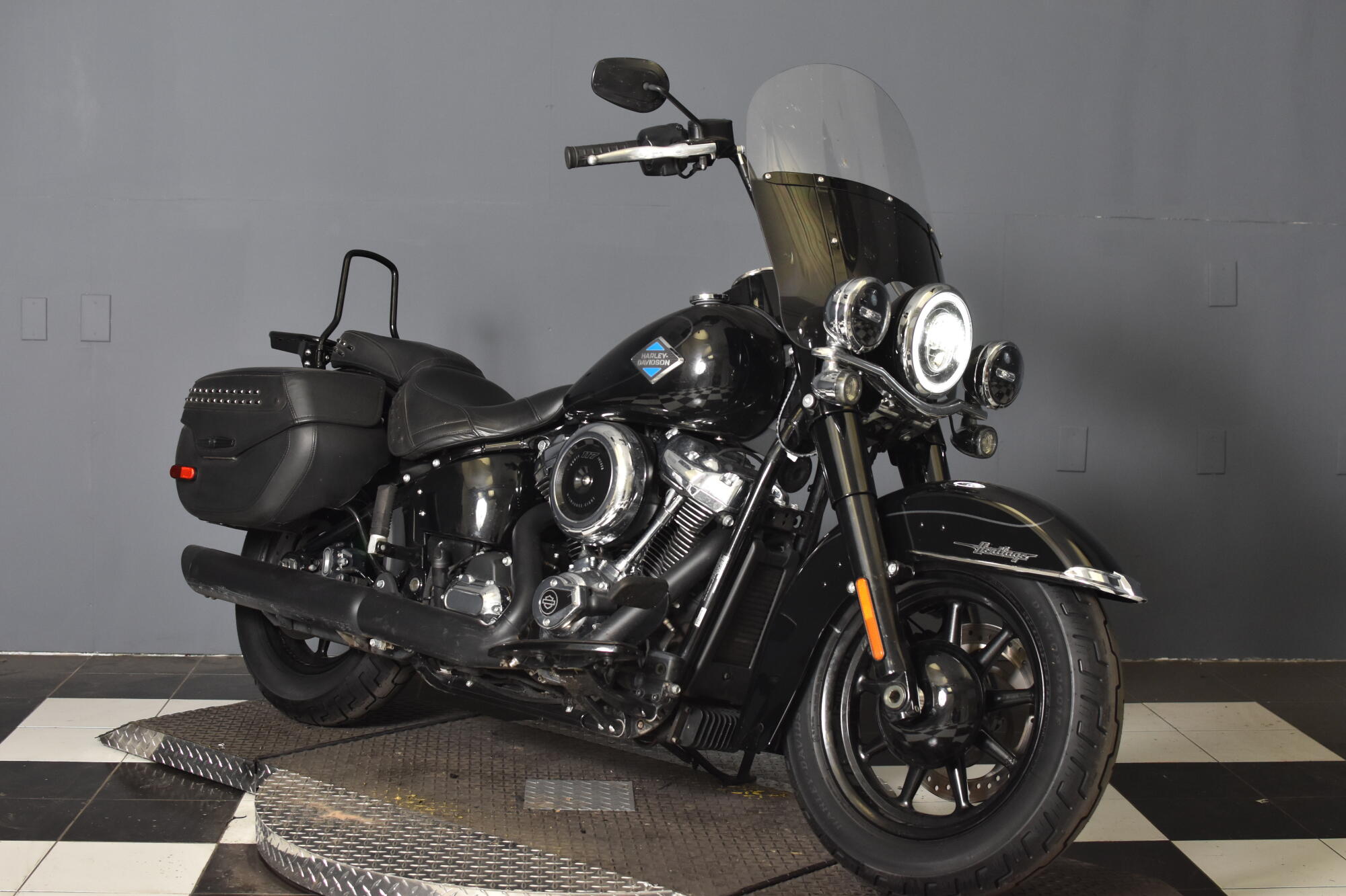 2025 Harley-Davidson® Heritage Classic FLHC, photo 2