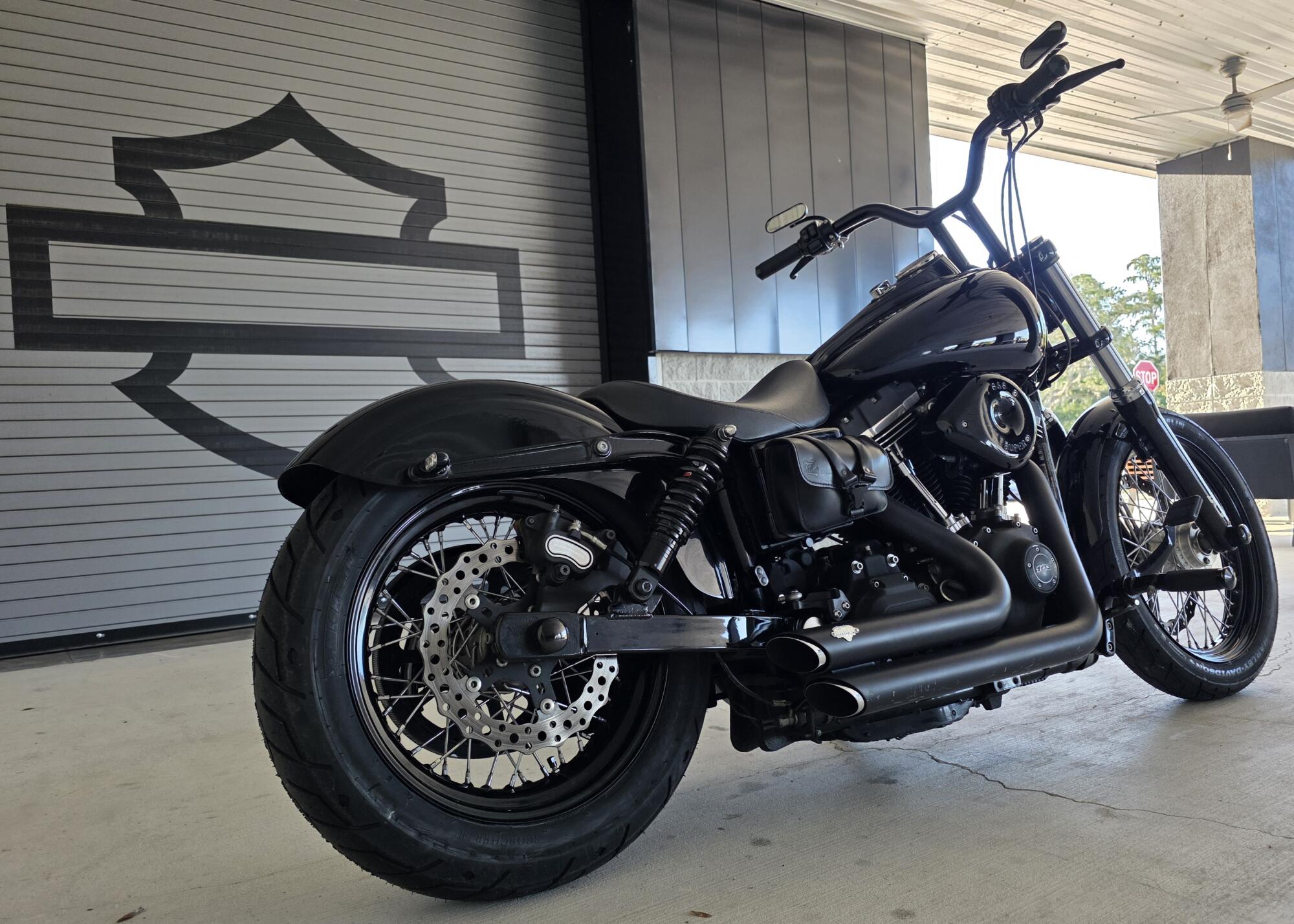 2015 Harley-Davidson® Street Bob® Vivid Black, photo 9