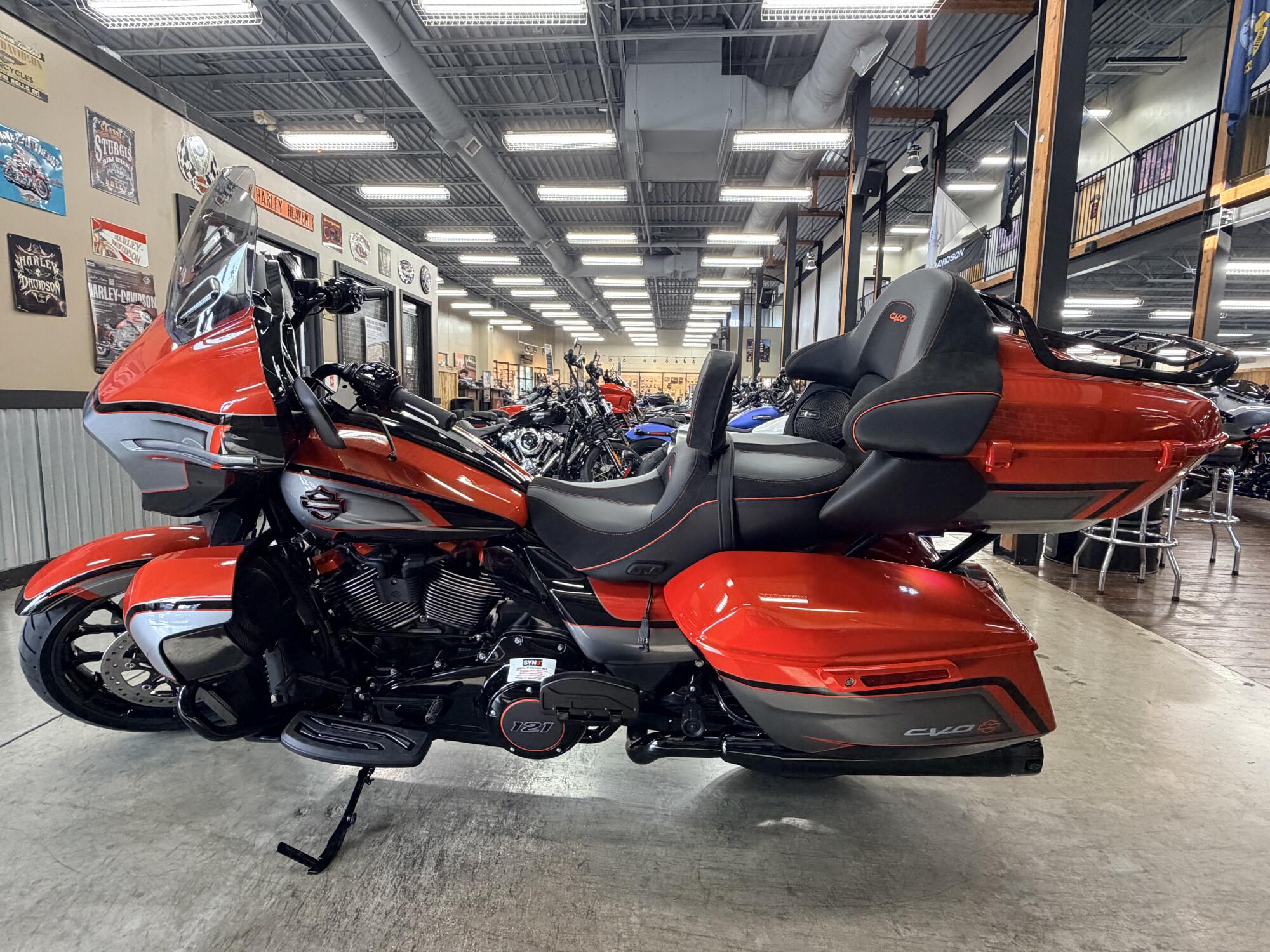 2026 Harley-Davidson® CVO Street Glide Limited FLHXLSE, photo 12