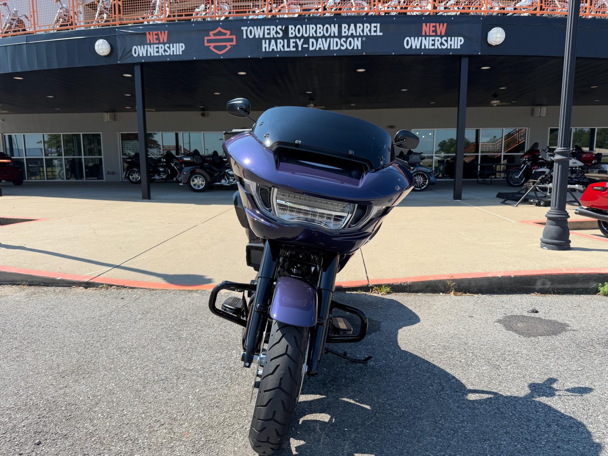 2026 Harley-Davidson® Road Glide™ Purple Abyss Black Trim, photo 5