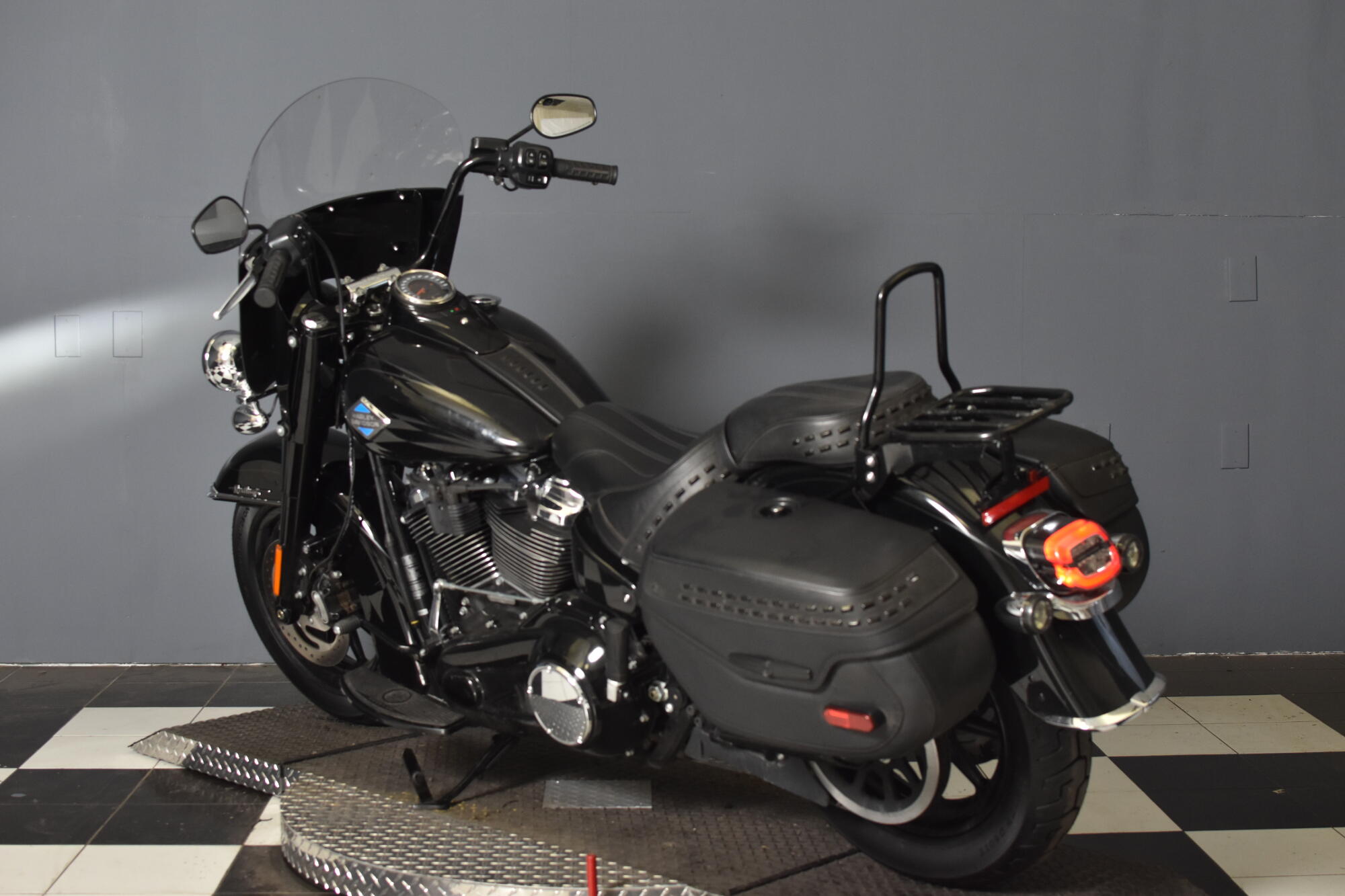 2025 Harley-Davidson® Heritage Classic FLHC, photo 6