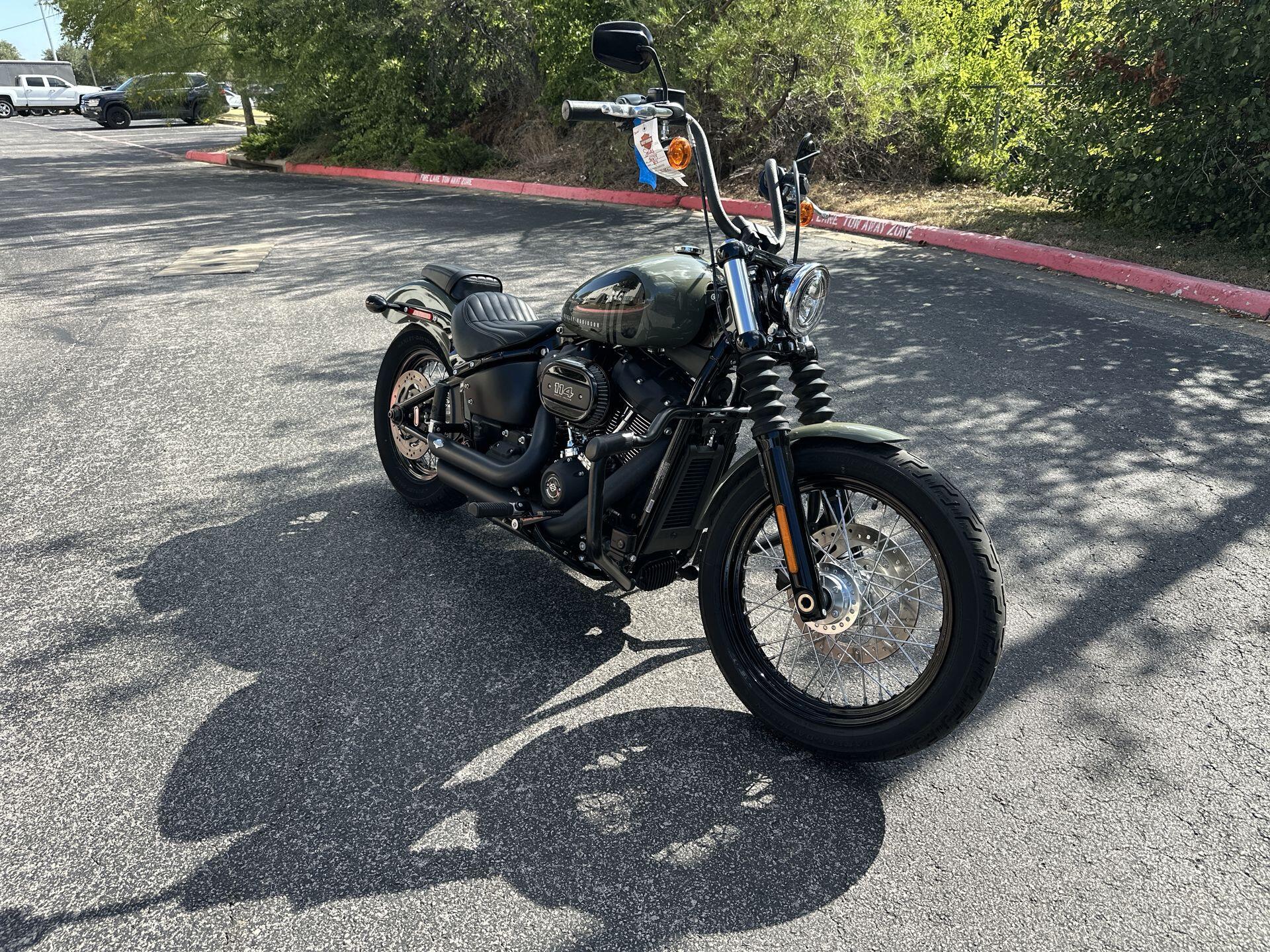 2021 Harley-Davidson® Street Bob® 114 FXBBS, photo 4