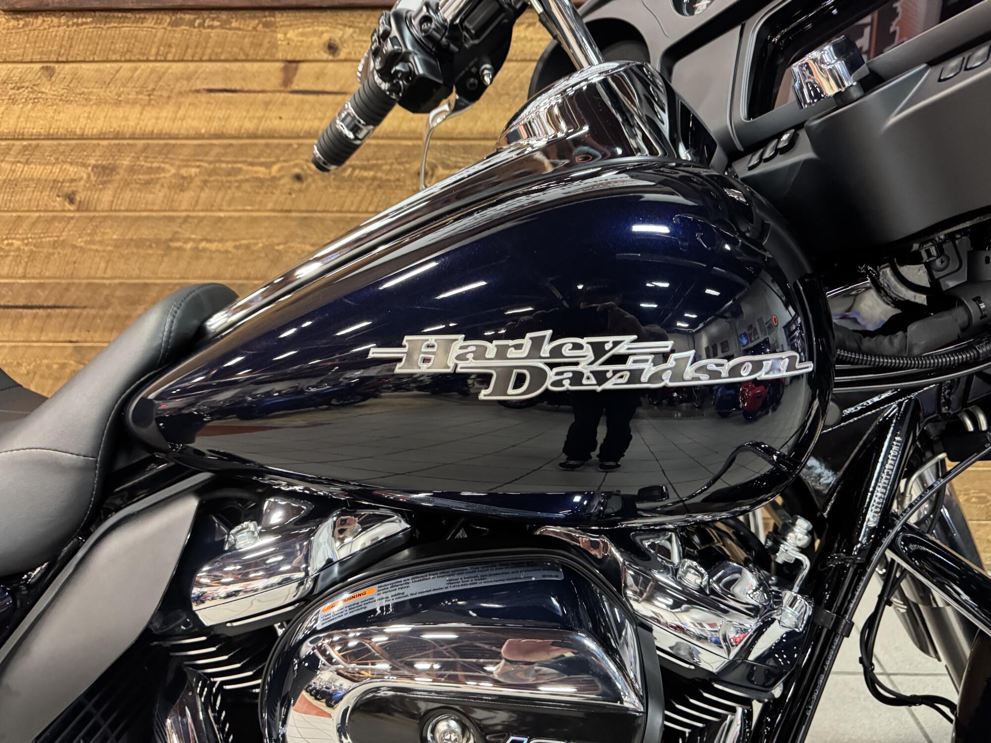 2020 Harley-Davidson® Street Glide® Midnight Blue Street Glide, photo 2