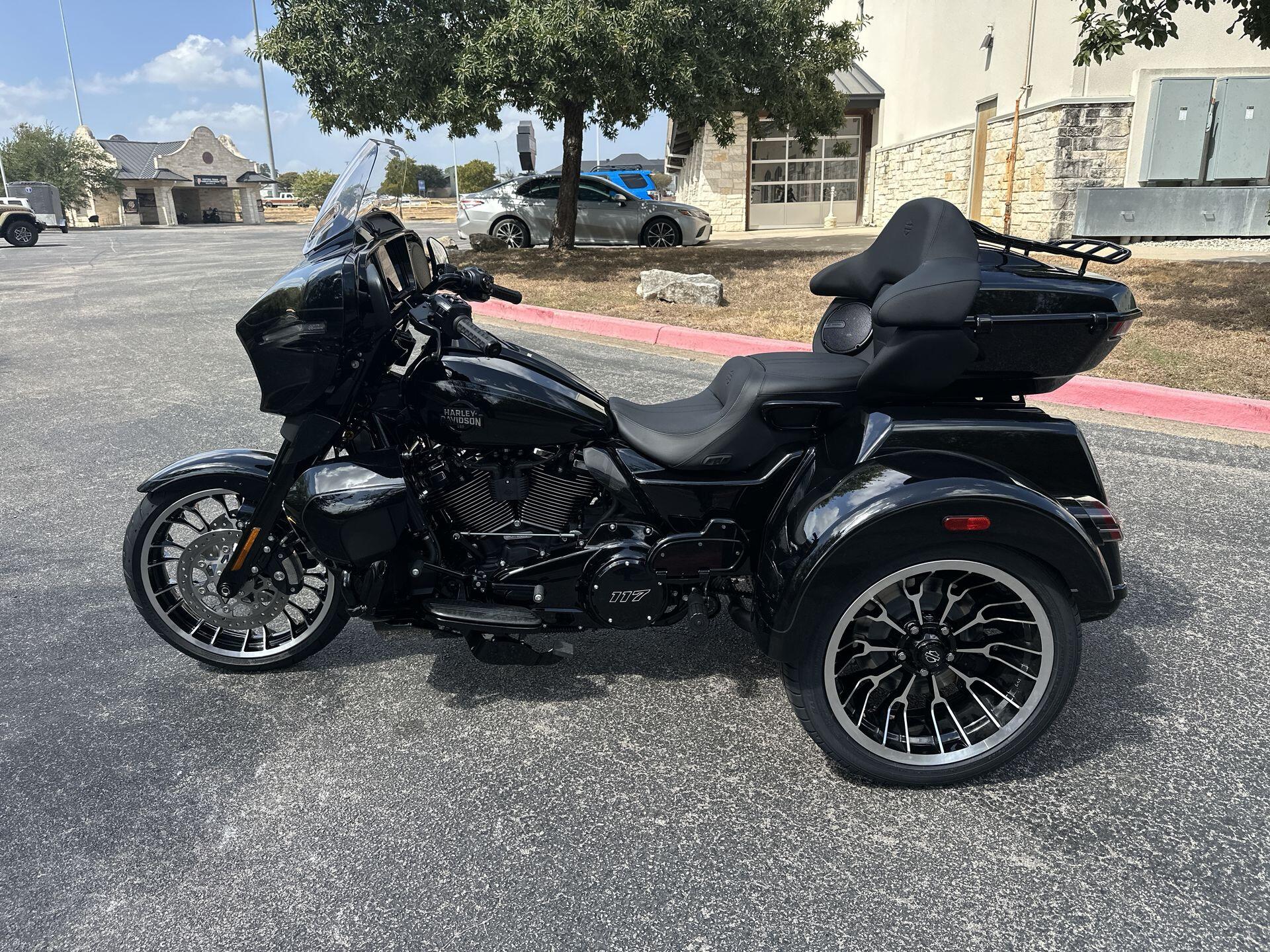 2026 Harley-Davidson® Street Glide 3 Limited FLHLT, photo 6