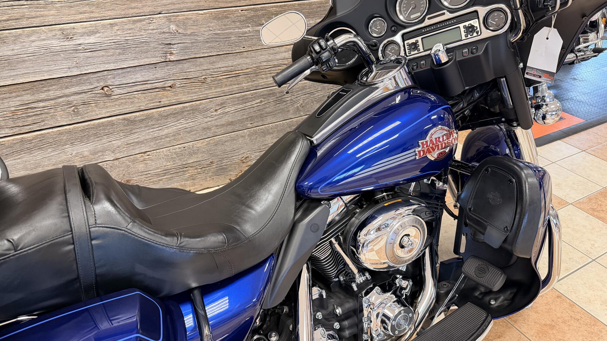 2007 Harley-Davidson® Electra Glide® Ultra Classic® Deep Cobalt, photo 6