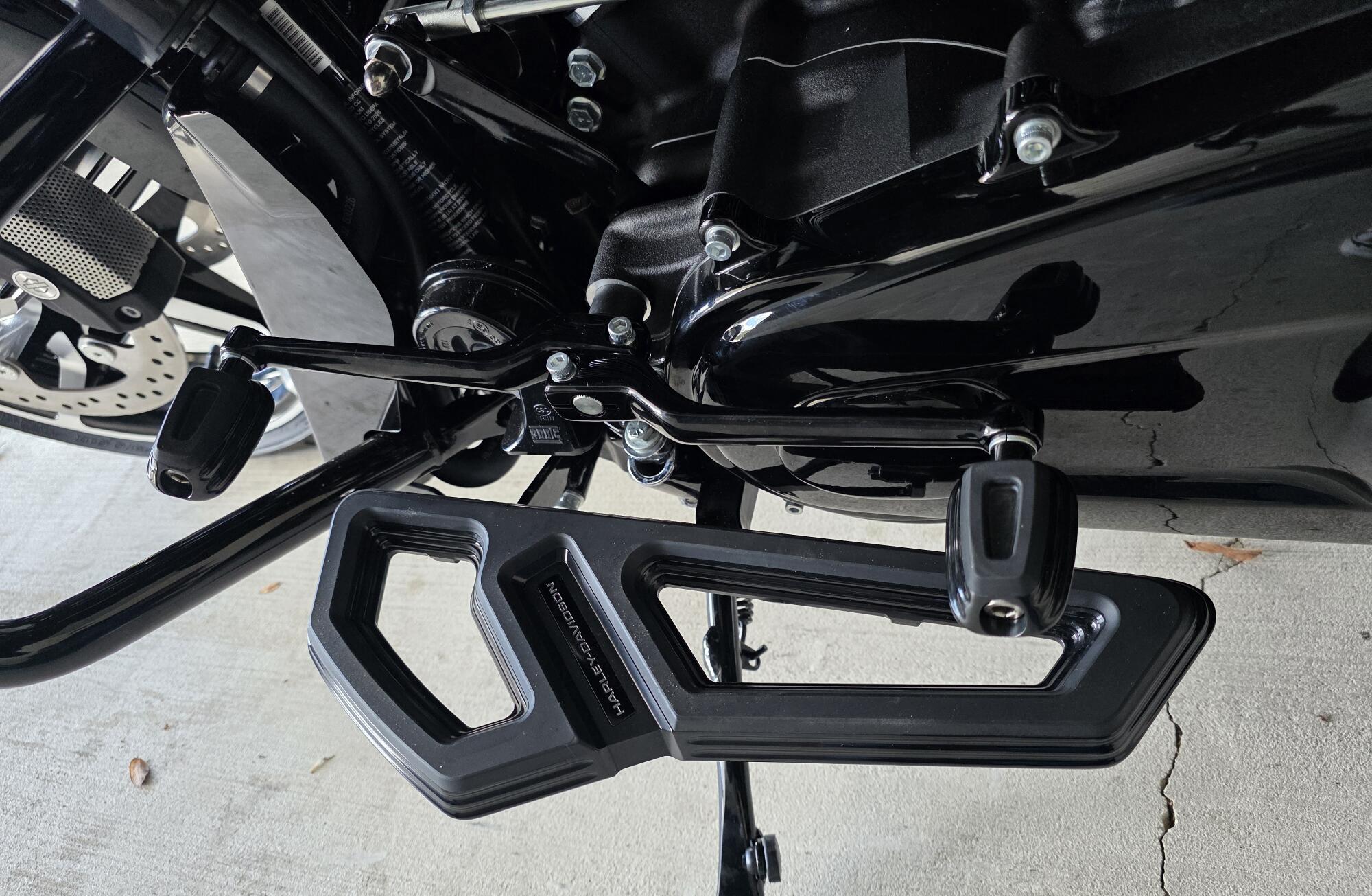 2026 Harley-Davidson® Road Glide® Vivid Black Black Trim, photo 14