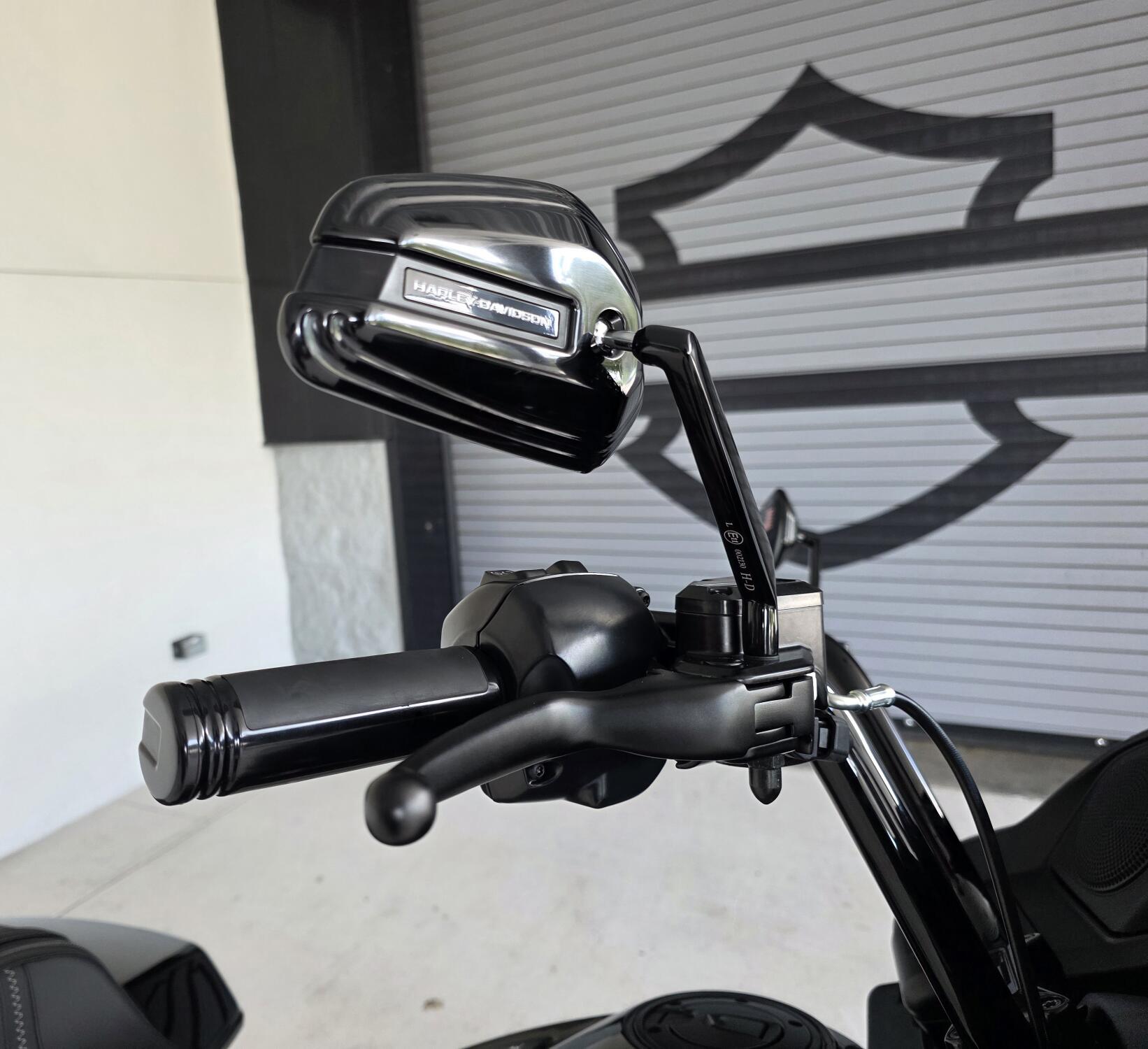 2026 Harley-Davidson® Road Glide® Vivid Black Black Trim, photo 19