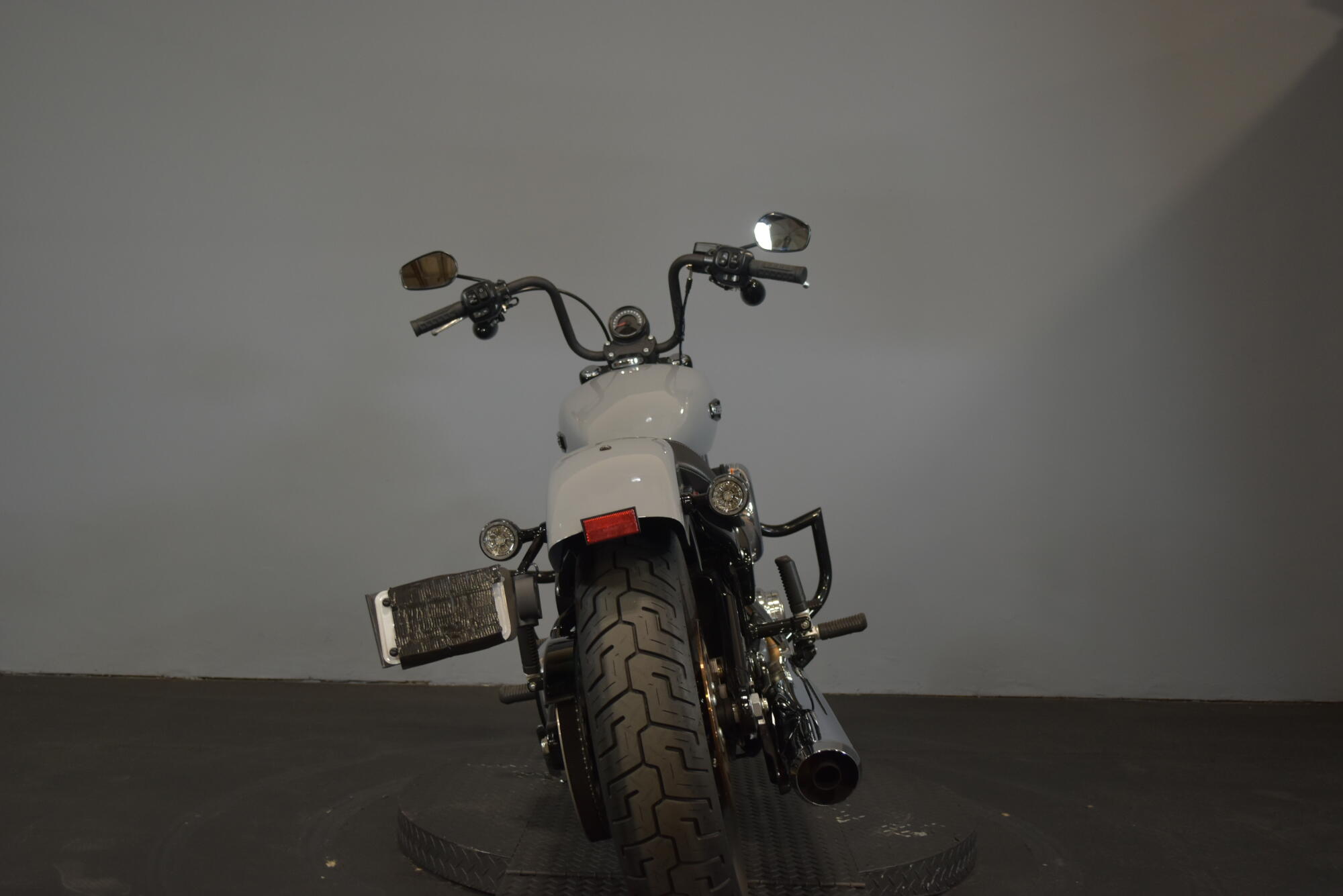 2026 Harley-Davidson® Street Bob® Dark Billiard Gray Chrome Cast Wheels, photo 7
