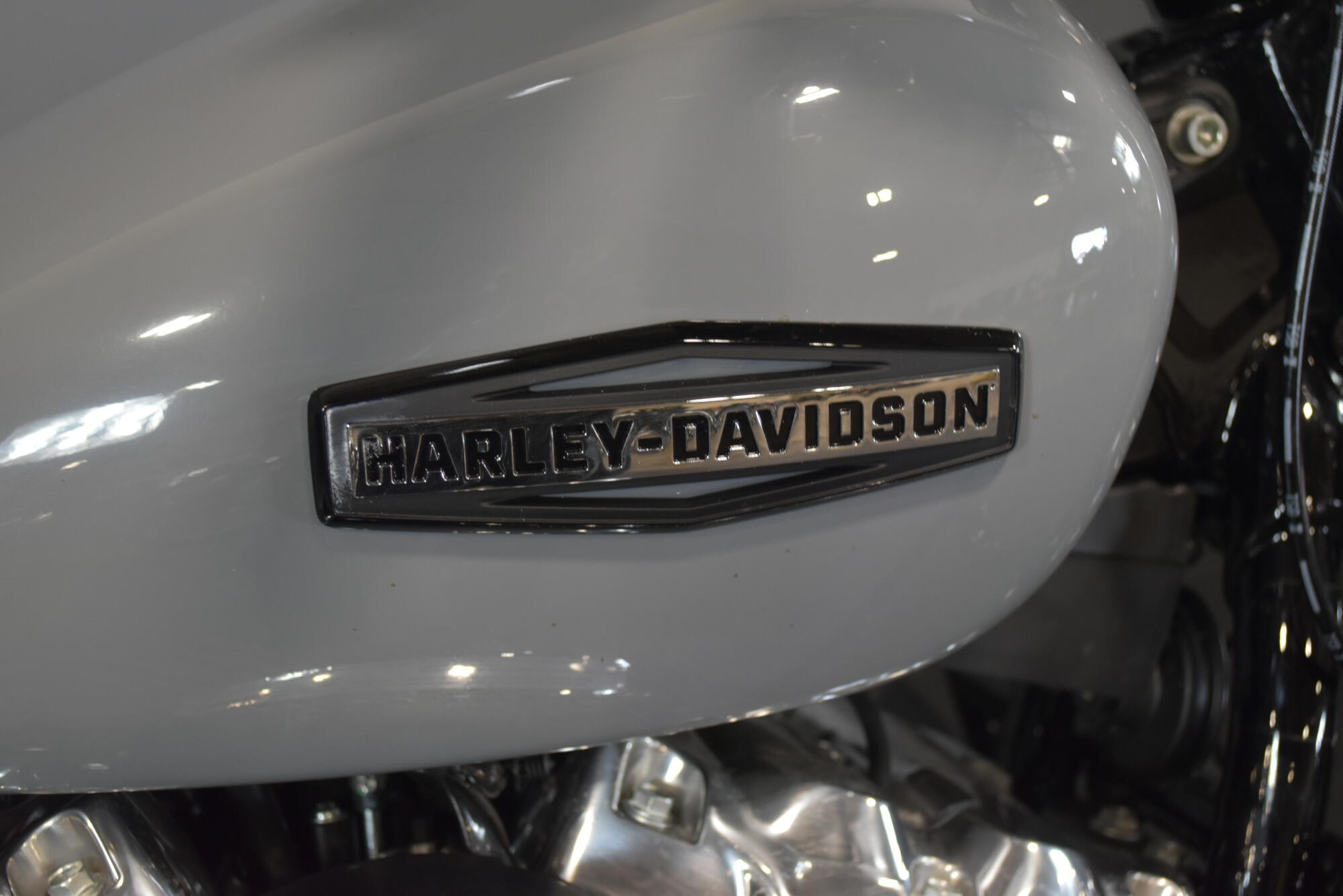 2026 Harley-Davidson® Street Bob® Dark Billiard Gray Chrome Cast Wheels, photo 21