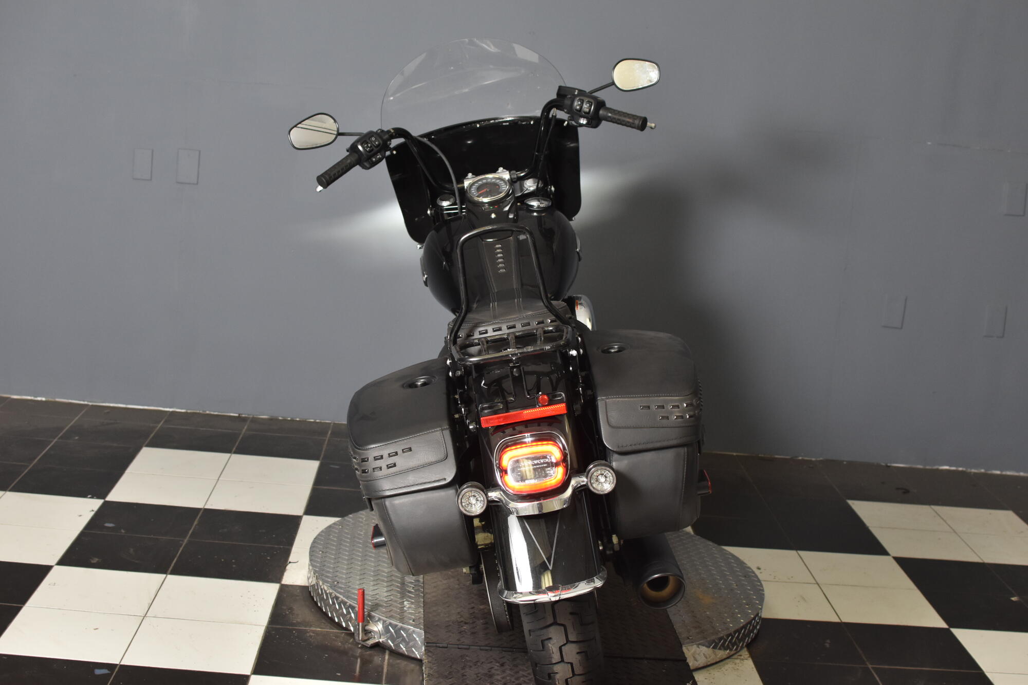 2025 Harley-Davidson® Heritage Classic FLHC, photo 7
