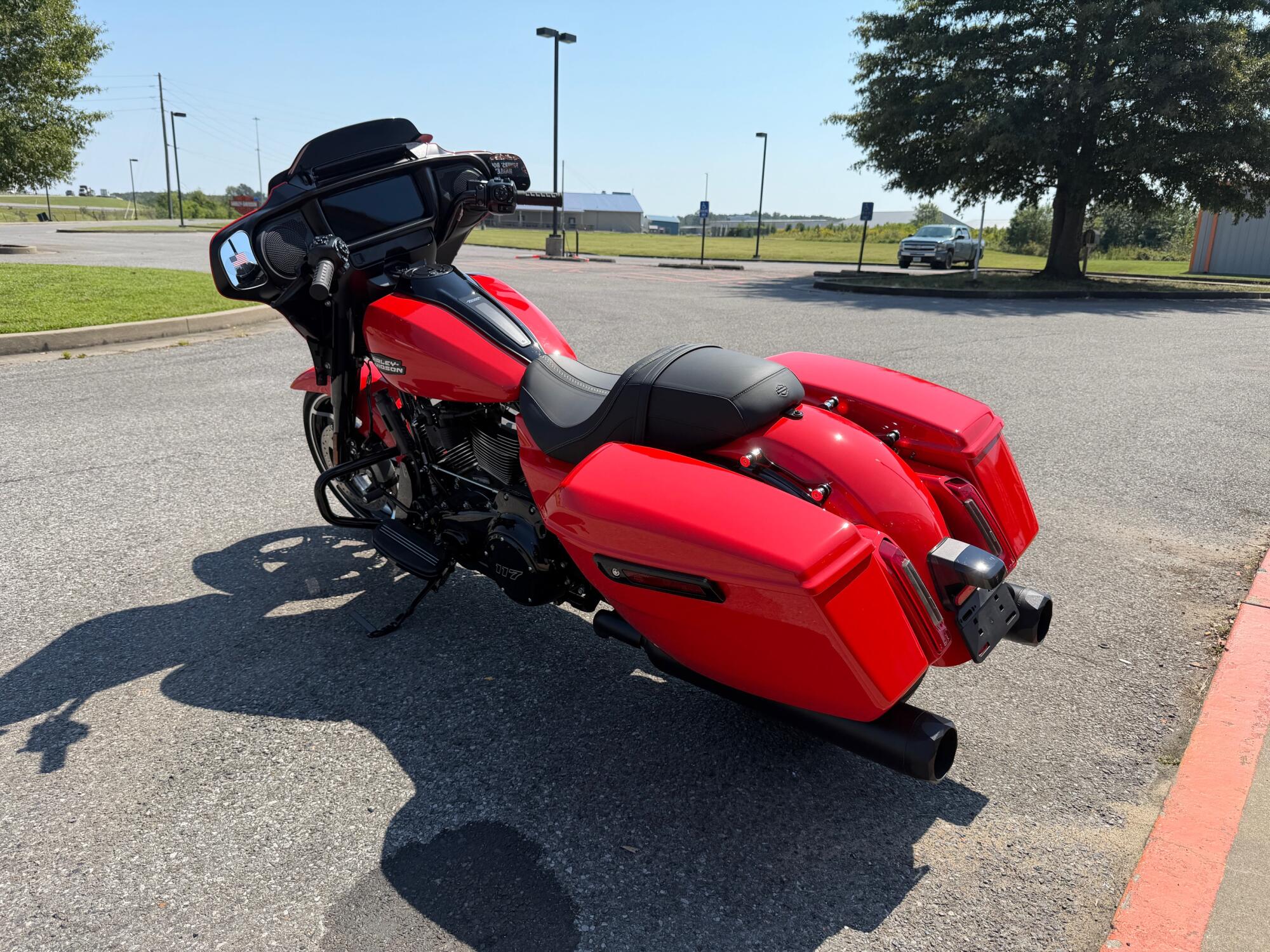 2026 Harley-Davidson® Street Glide® Blood Orange Black Trim, photo 8