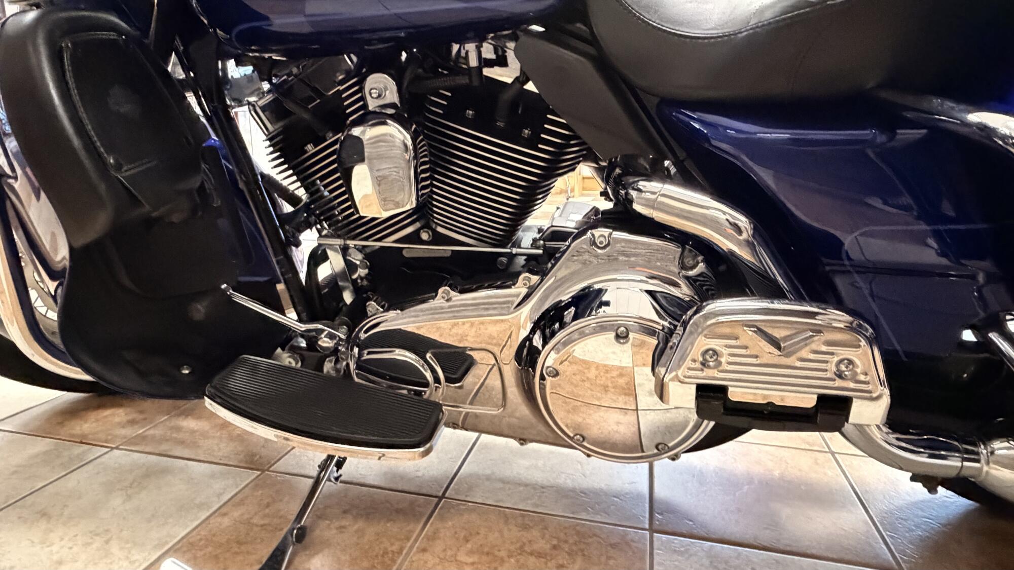 2007 Harley-Davidson® Electra Glide® Ultra Classic® Deep Cobalt, photo 14
