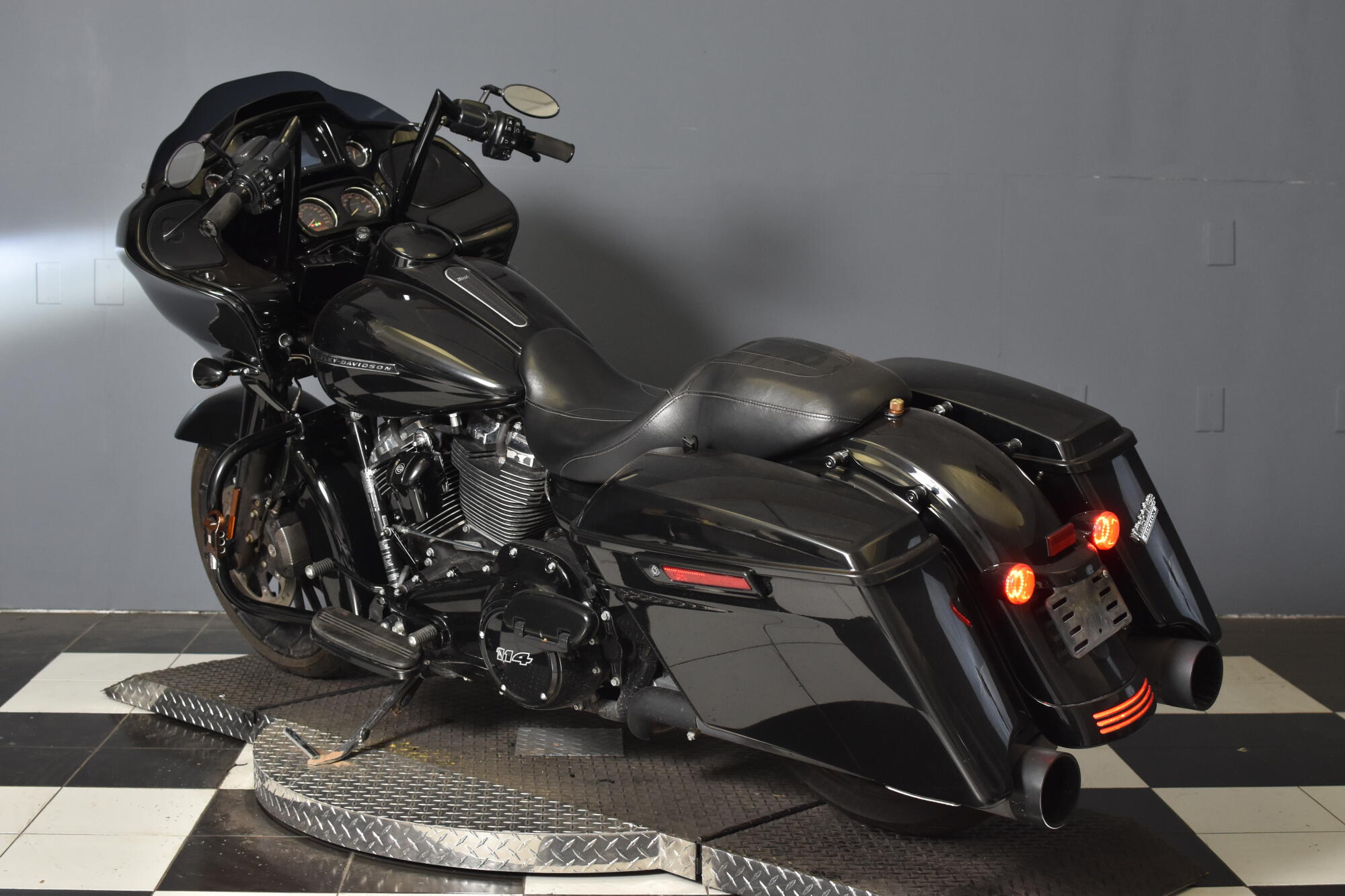 2019 Harley-Davidson® Road Glide® Special Vivid Black FLTRXS, photo 6