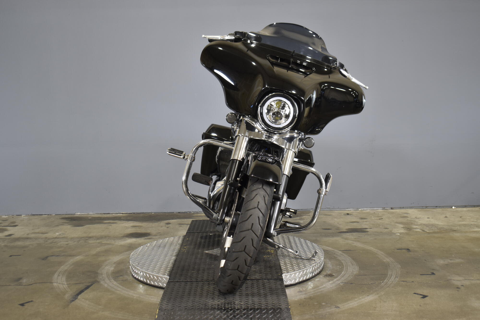 2020 Harley-Davidson® Electra Glide® Standard Vivid Black, photo 3