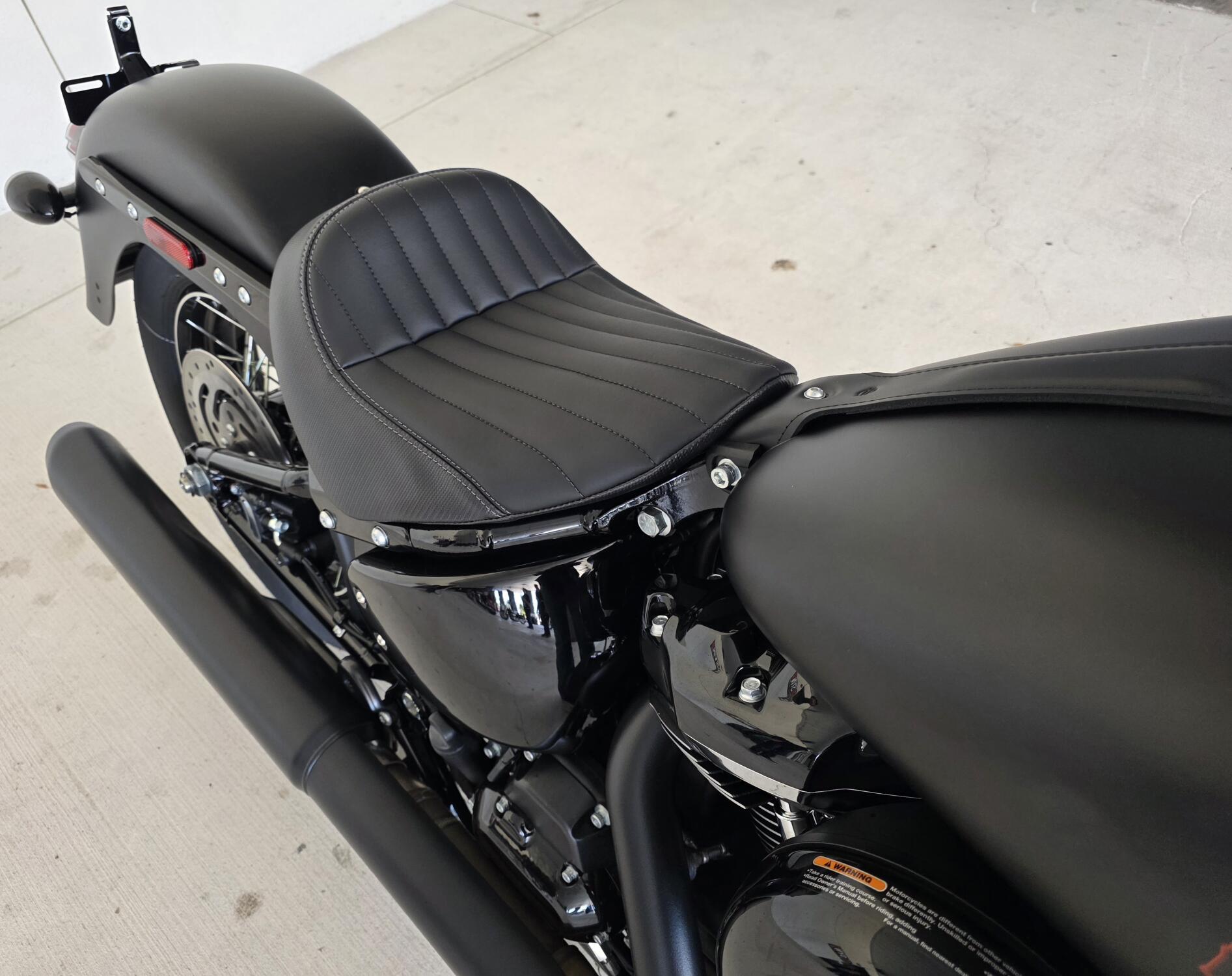 2026 Harley-Davidson® Deadwood™ Black Denim, photo 6