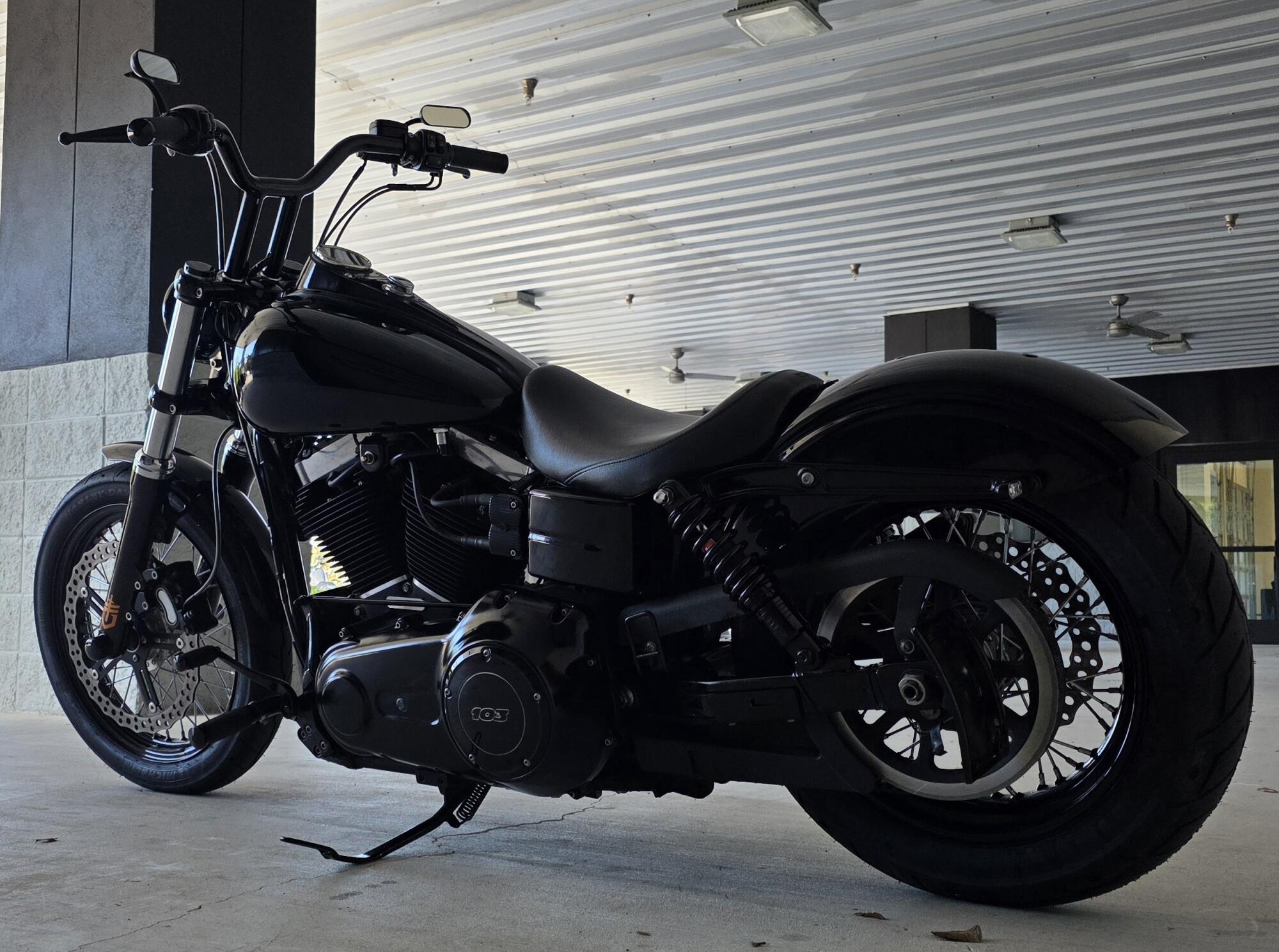 2015 Harley-Davidson® Street Bob® Vivid Black, photo 10