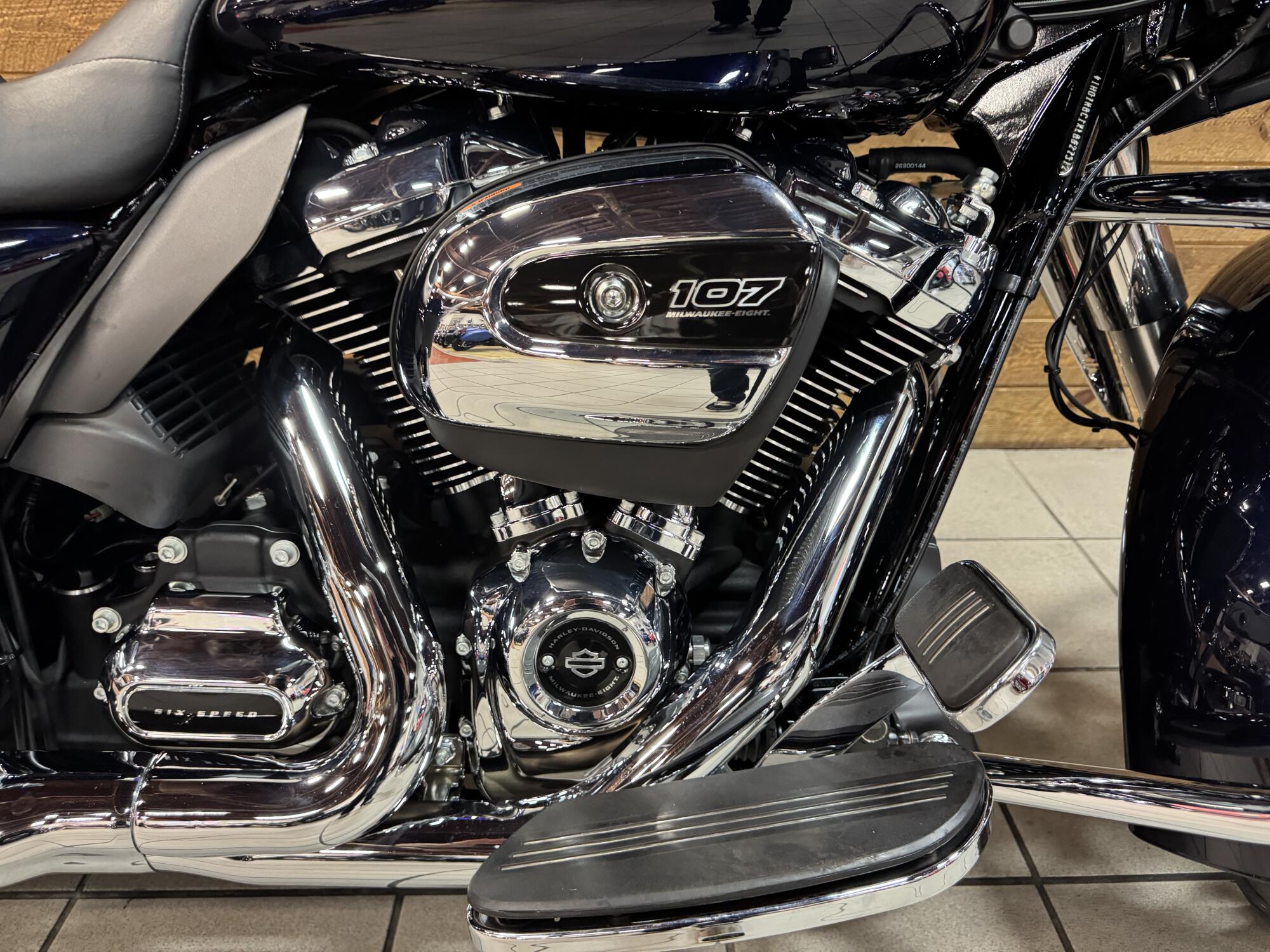 2020 Harley-Davidson® Street Glide® Midnight Blue Street Glide, photo 3