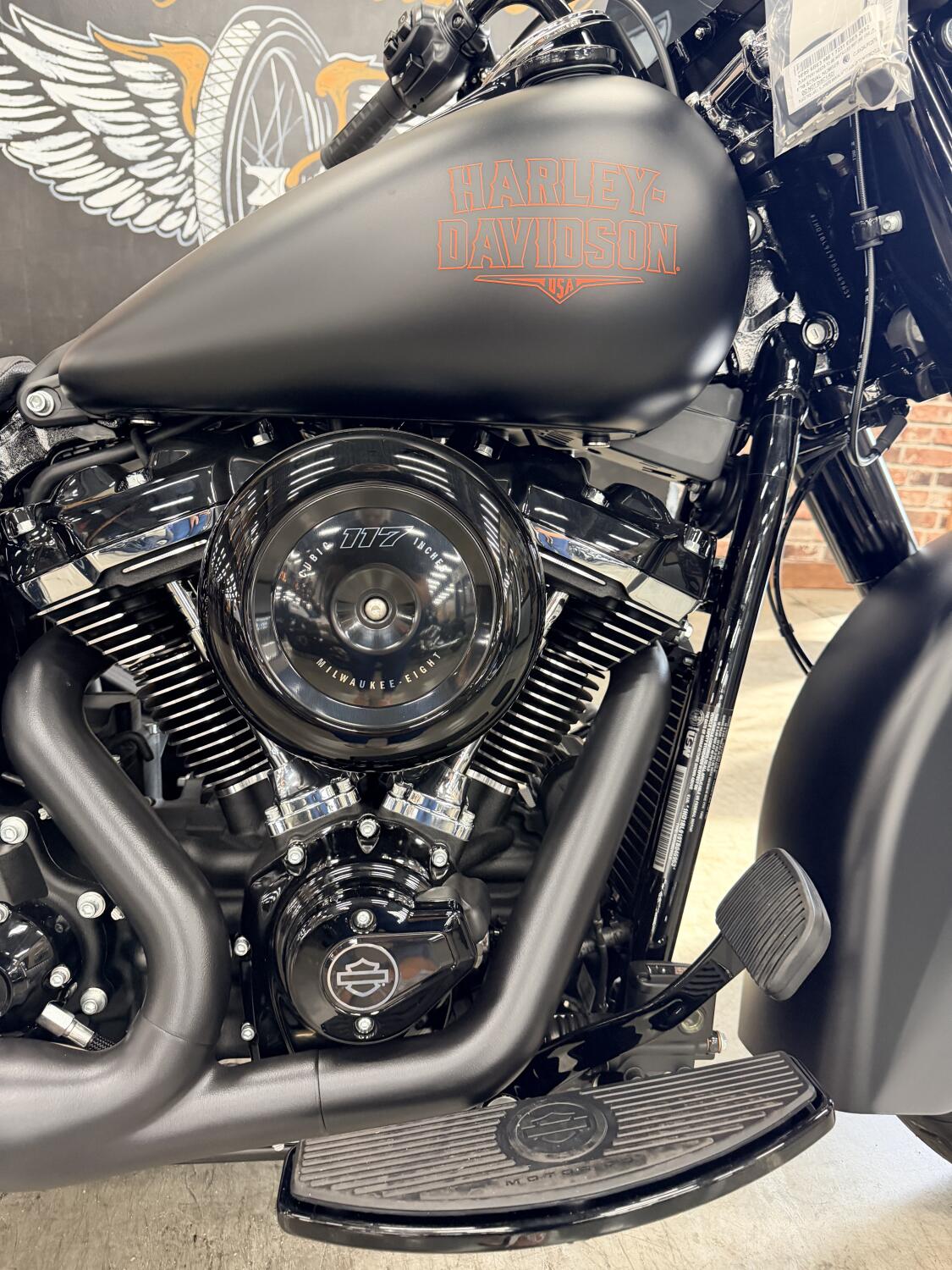 2026 Harley-Davidson® Deadwood™ FLHD, photo 3