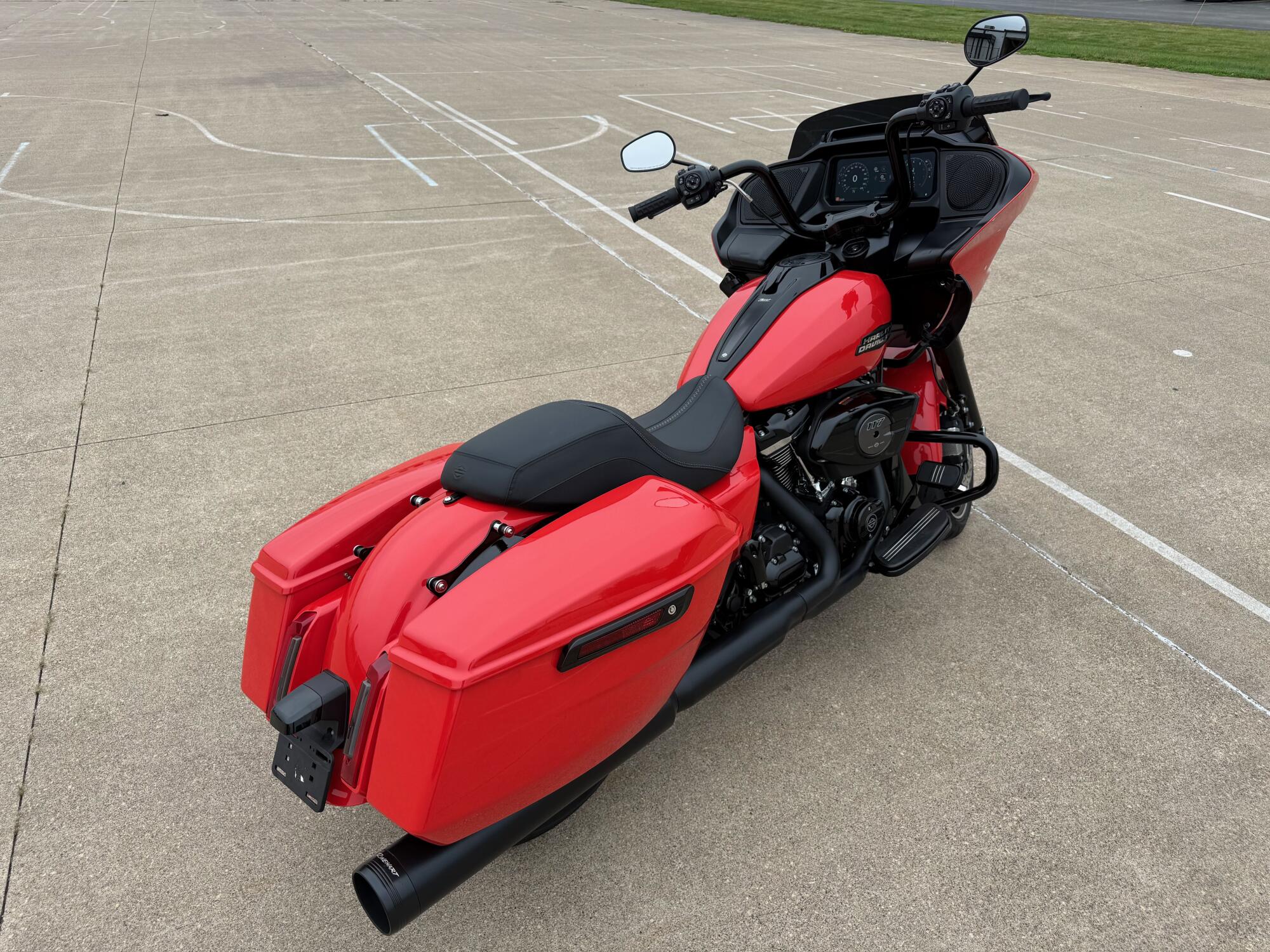 2026 Harley-Davidson® Road Glide® Blood Orange Black Trim, photo 9