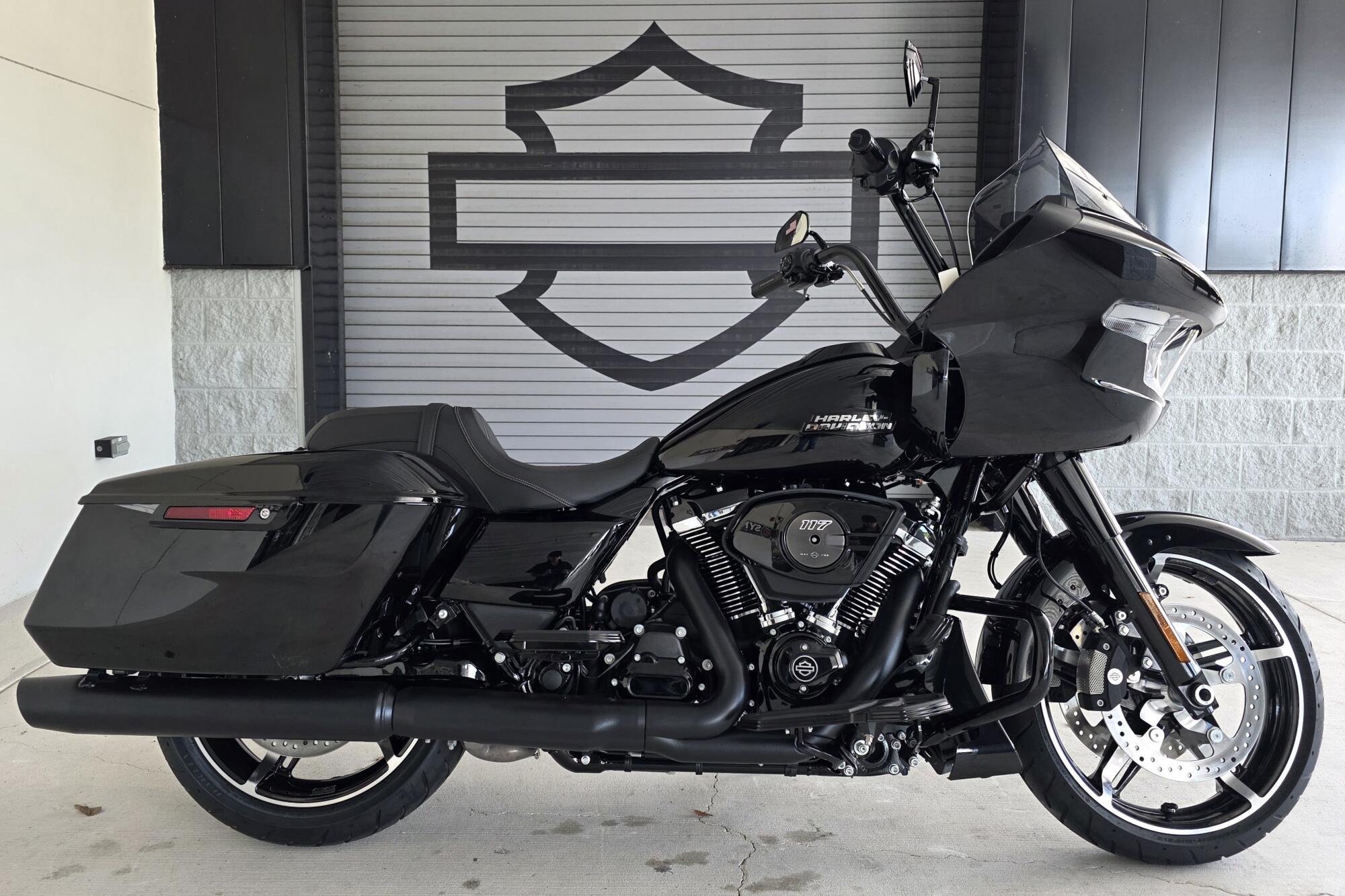 2026 Harley-Davidson® Road Glide® Vivid Black Black Trim