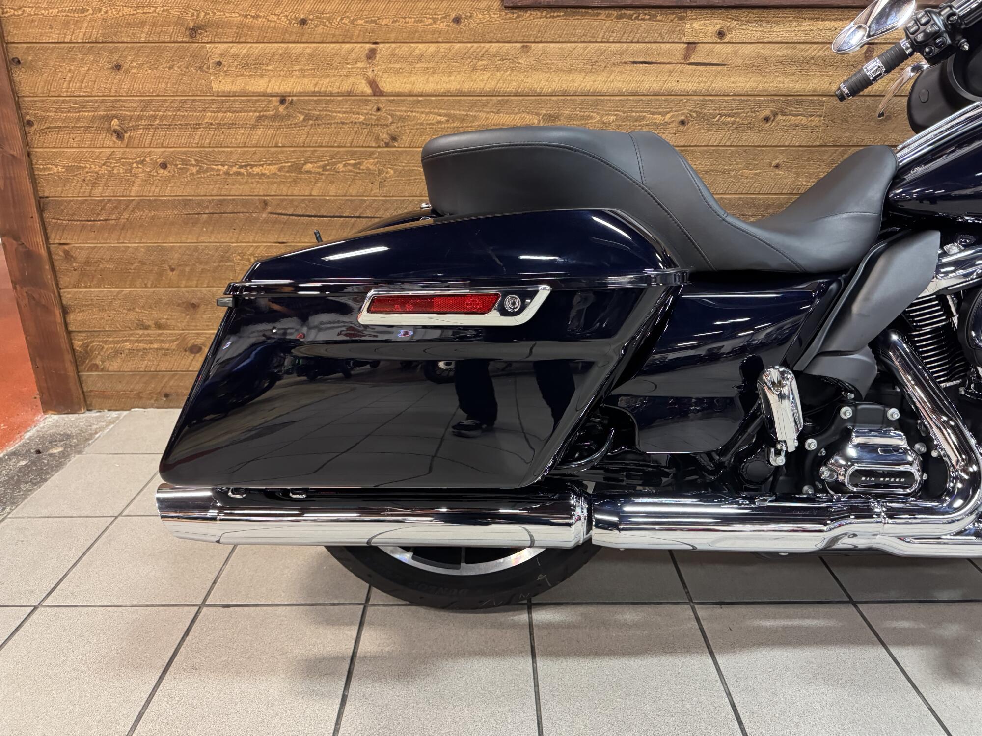 2020 Harley-Davidson® Street Glide® Midnight Blue Street Glide, photo 5