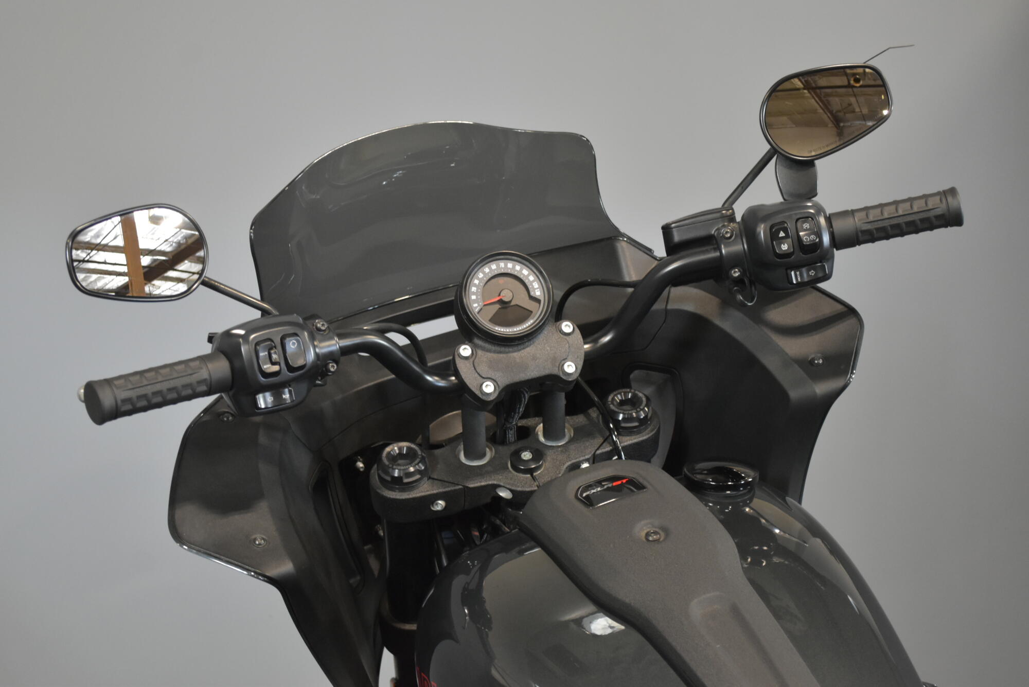 2025 Harley-Davidson® Low Rider® ST Iron Horse Metallic - Black Finish, photo 17
