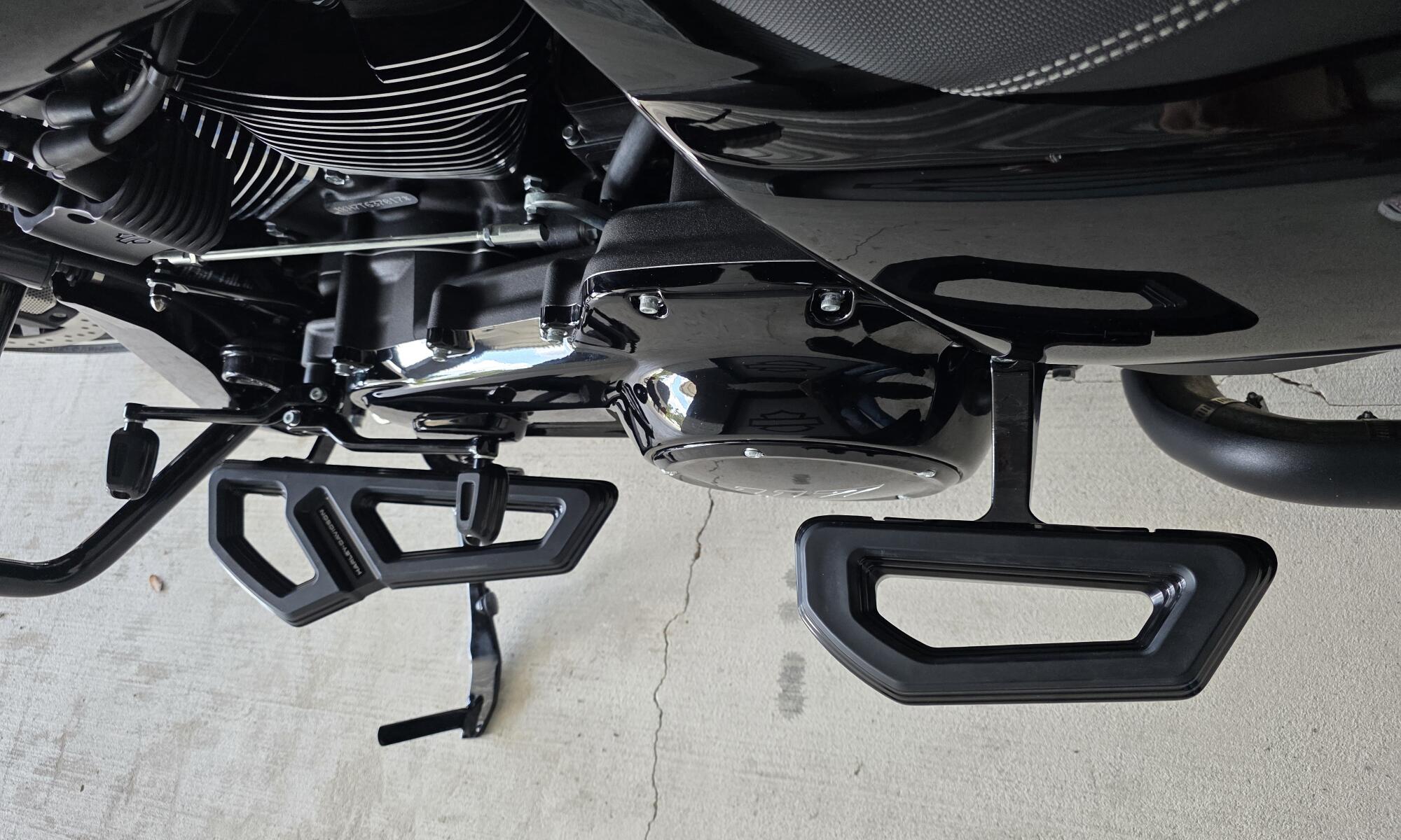 2026 Harley-Davidson® Road Glide® Vivid Black Black Trim, photo 15