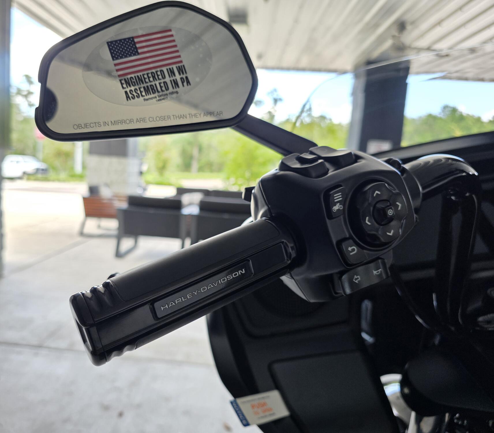 2026 Harley-Davidson® Road Glide® Vivid Black Black Trim, photo 13