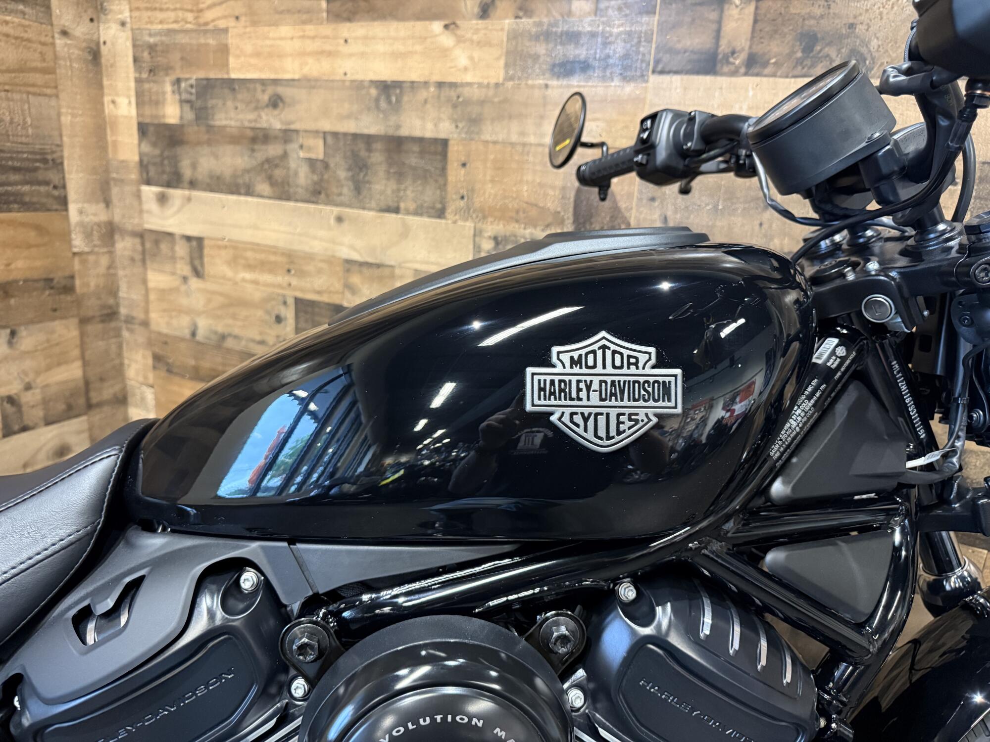 2026 Harley-Davidson® Nightster® Vivid Black Black Trim RH975, photo 6