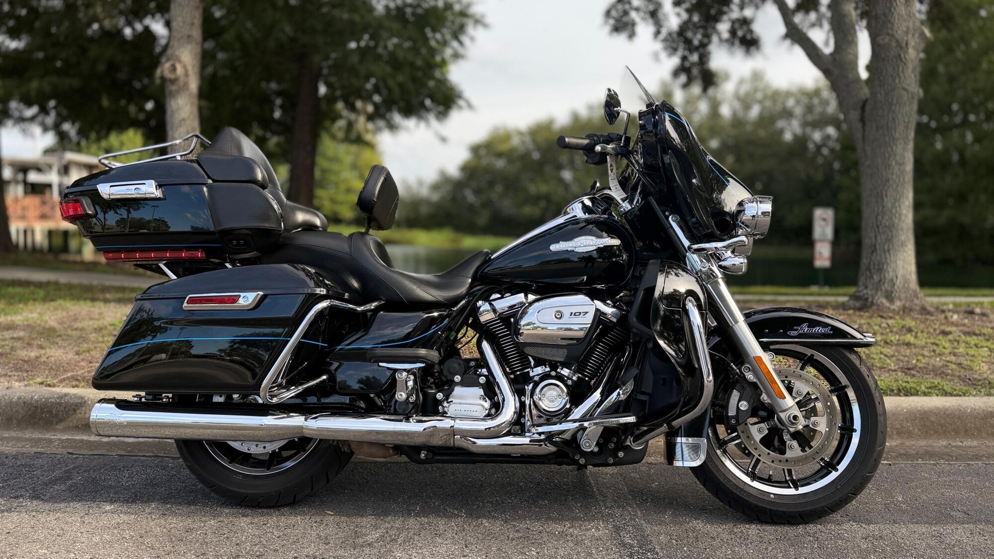 2017 Harley-Davidson® Electra Glide® Ultra Classic® Vivid Black