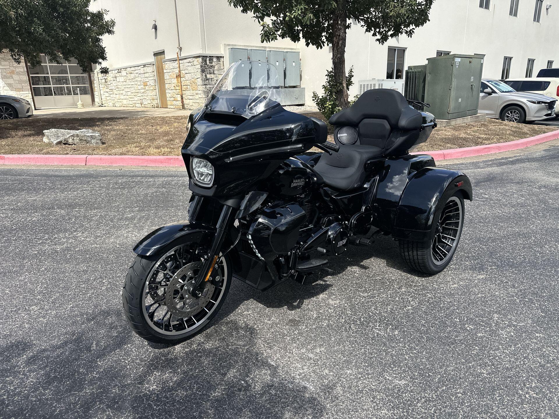 2026 Harley-Davidson® Street Glide 3 Limited FLHLT, photo 5