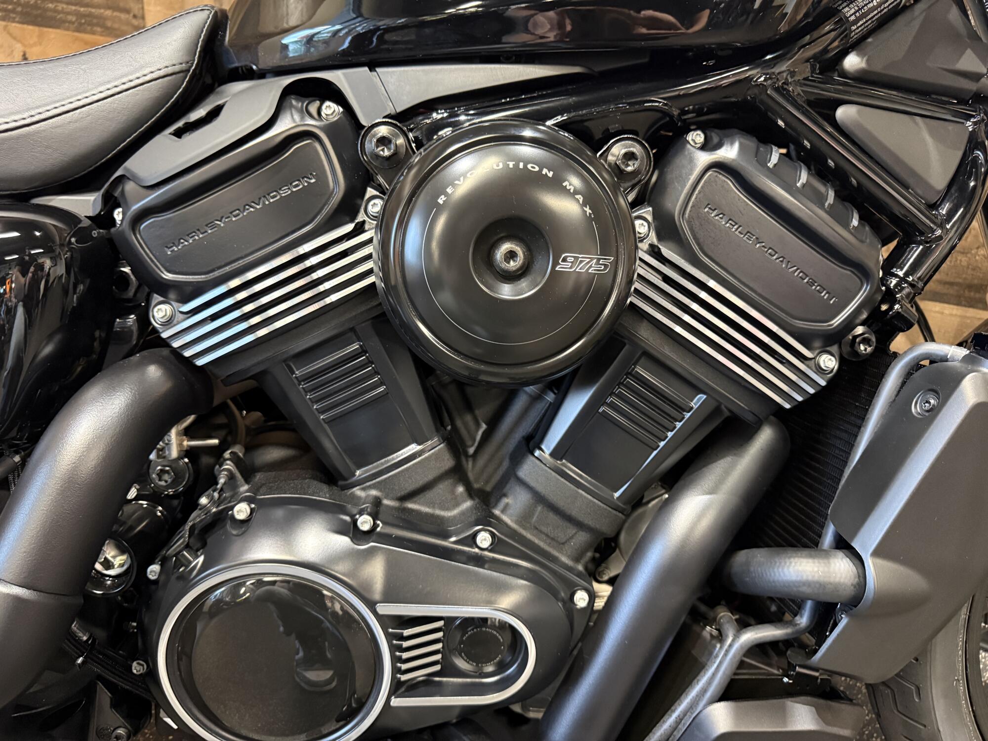 2026 Harley-Davidson® Nightster® Vivid Black Black Trim RH975, photo 7
