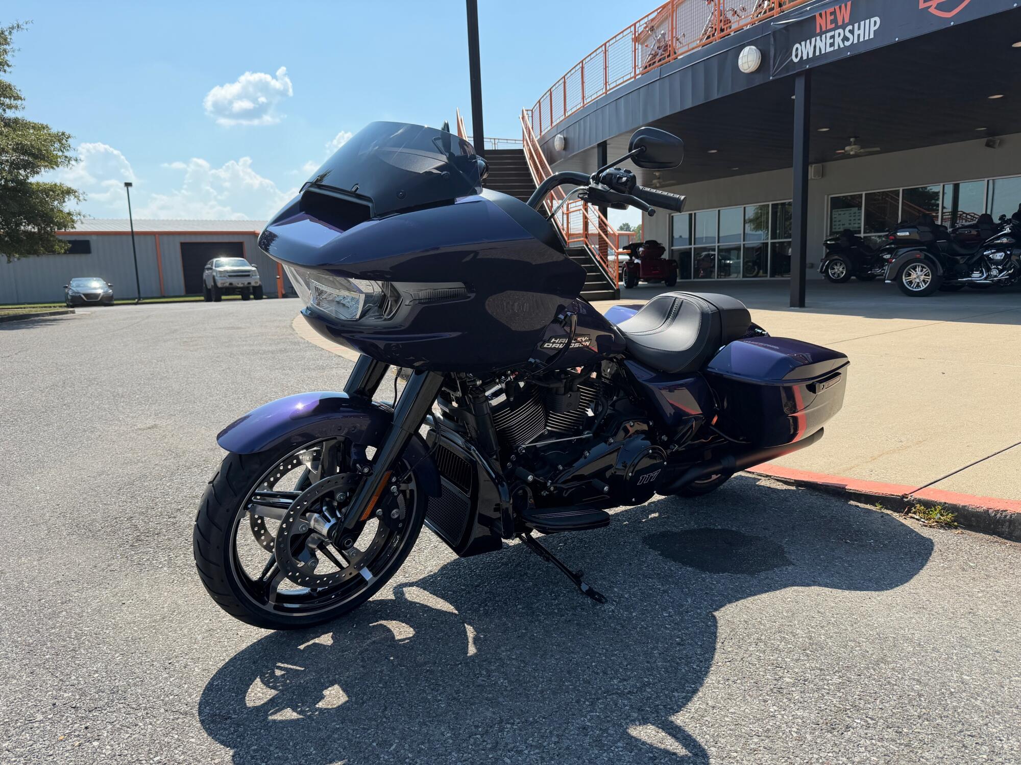 2026 Harley-Davidson® Road Glide™ Purple Abyss Black Trim, photo 6